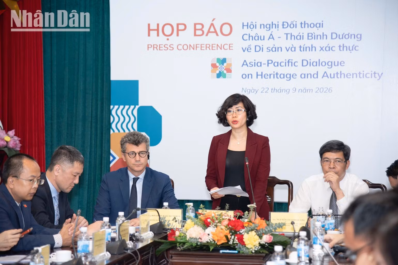 Le Thi Hong Van, directora del Departamento de Asuntos Exteriores y Diplomacia Cultural del Ministerio de Relaciones Exteriores y secretaria general de la Comisión Nacional para la Unesco, habla en la cita.