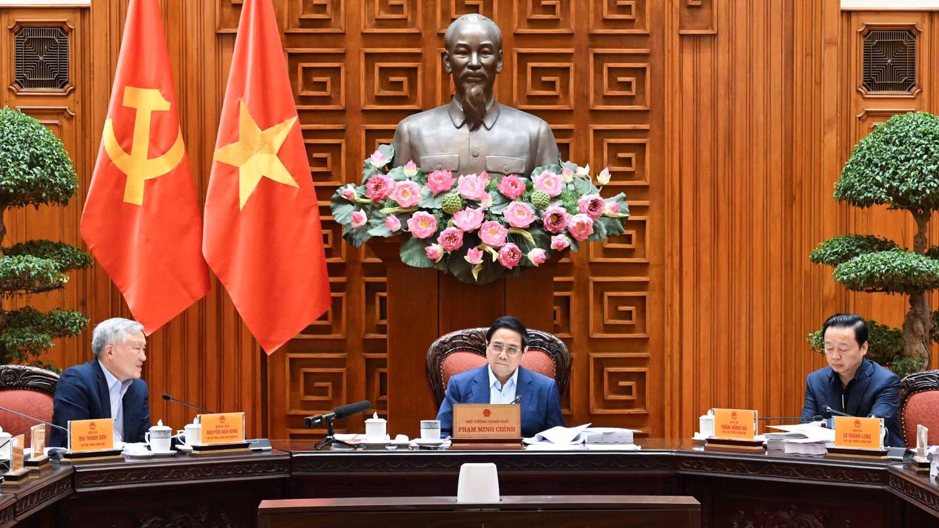 [Foto] Premier vietnamita preside reunión de la jefatura del Gobierno