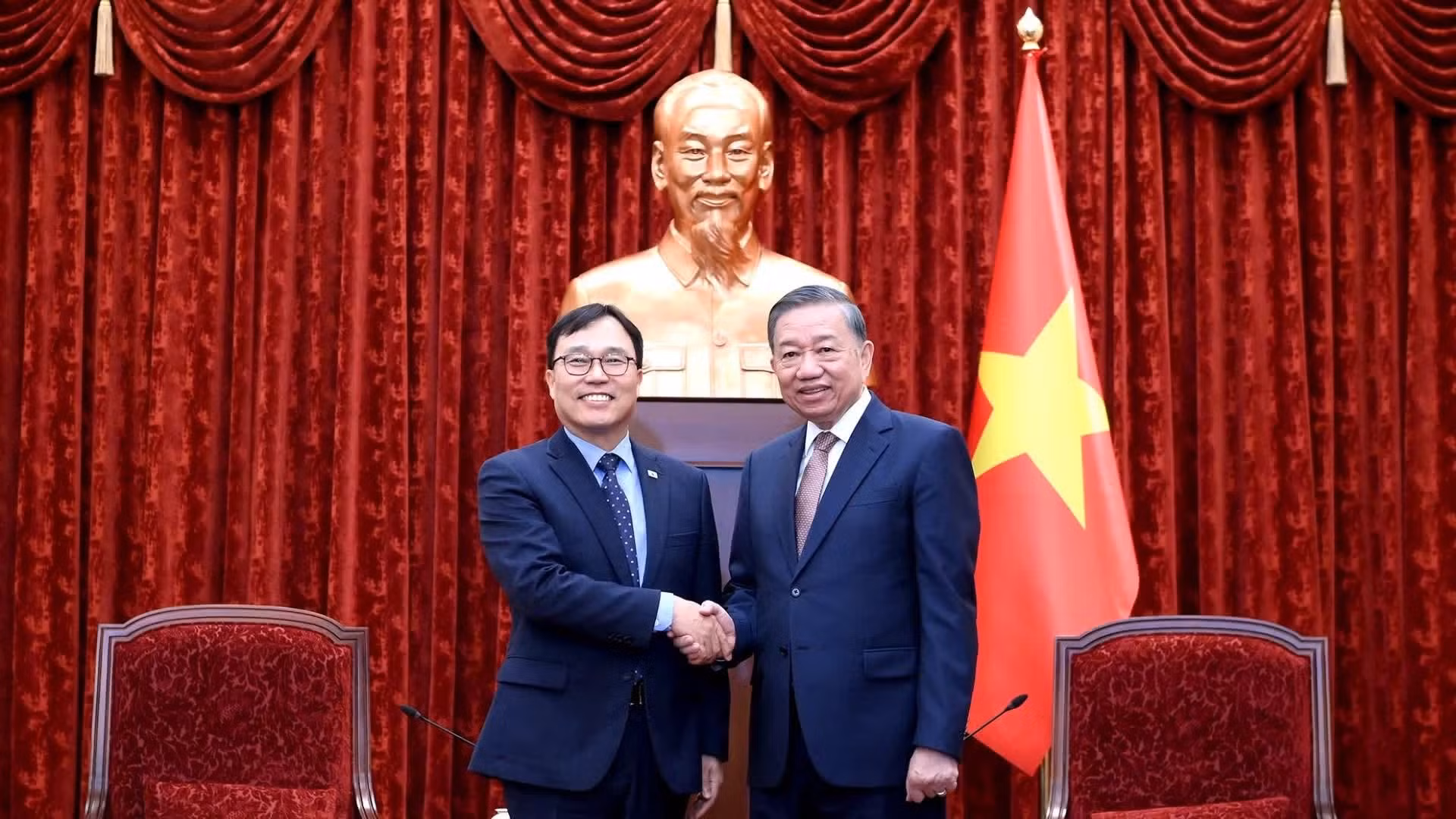 [Foto] Líder vietnamita recibe al embajador de Corea del Sur