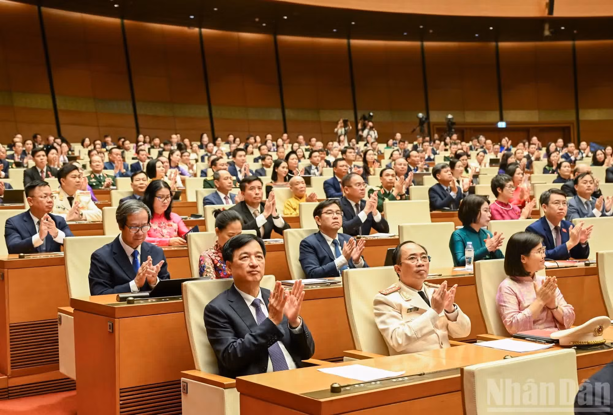 Delegación de diputados de la Asamblea Nacional de Vietnam de la XVI legislatura en Hanói.