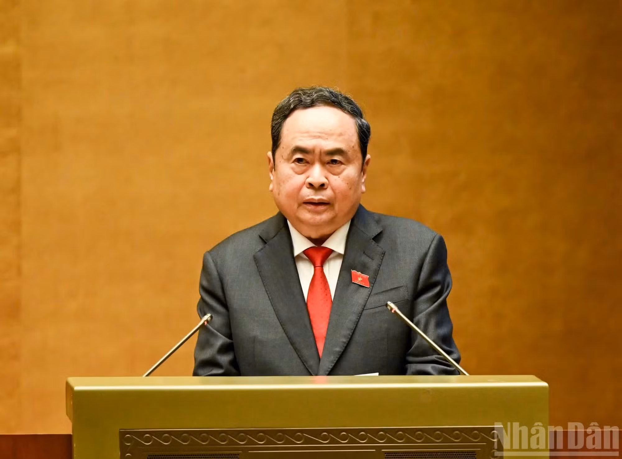 El presidente de la XV Asamblea Nacional, Tran Thanh Man, pronuncia el discurso de apertura.