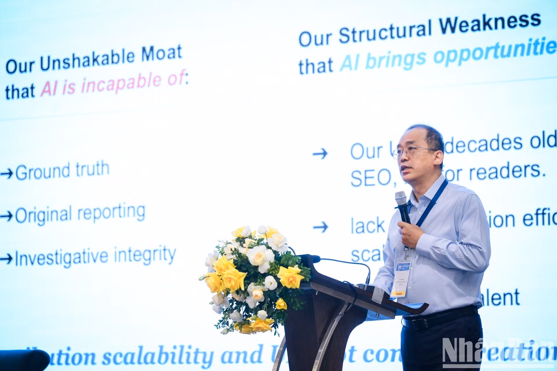 Zhang Jun, director de Tecnología del periódico South China Morning Post, comparte experiencias prácticas sobre el proceso de transformación digital basada en la IA de su organización.
