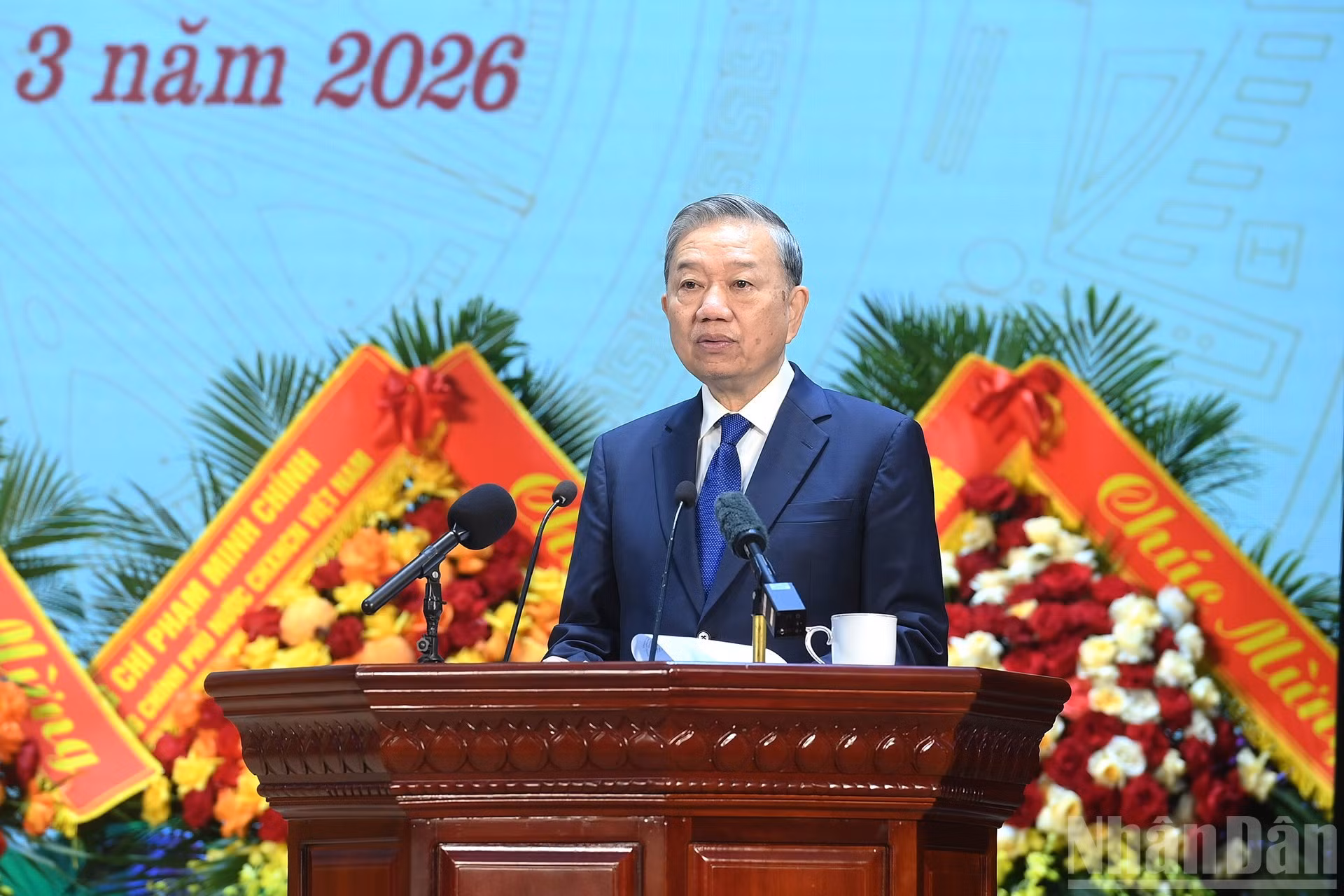 El secretario general del PCV, To Lam, pronuncia un discurso en la ceremonia.