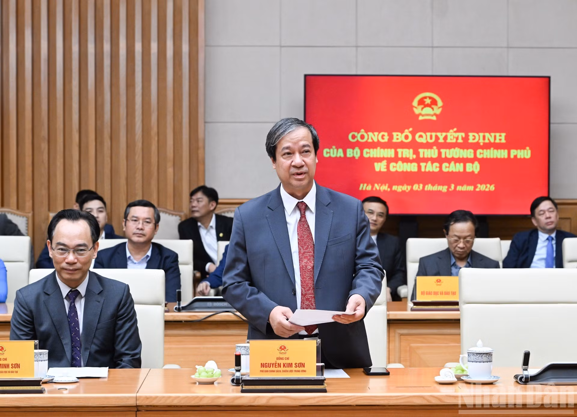 Nguyen Kim Son, subjefe de la Comisión Central de Políticas y Estrategias, pronuncia un discurso.