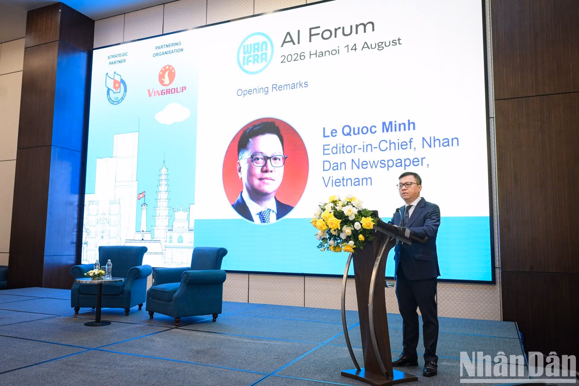 Le Quoc Minh, miembro del Comité Central del Partido Comunista de Vietnam, subjefe de la Comisión de Comunicación y Educación del CCPCV, presidente-editor del periódico Nhan Dan (Pueblo) y presidente de la Asociación de Periodistas Vietnamitas, pronuncia el discurso inaugural del Foro.