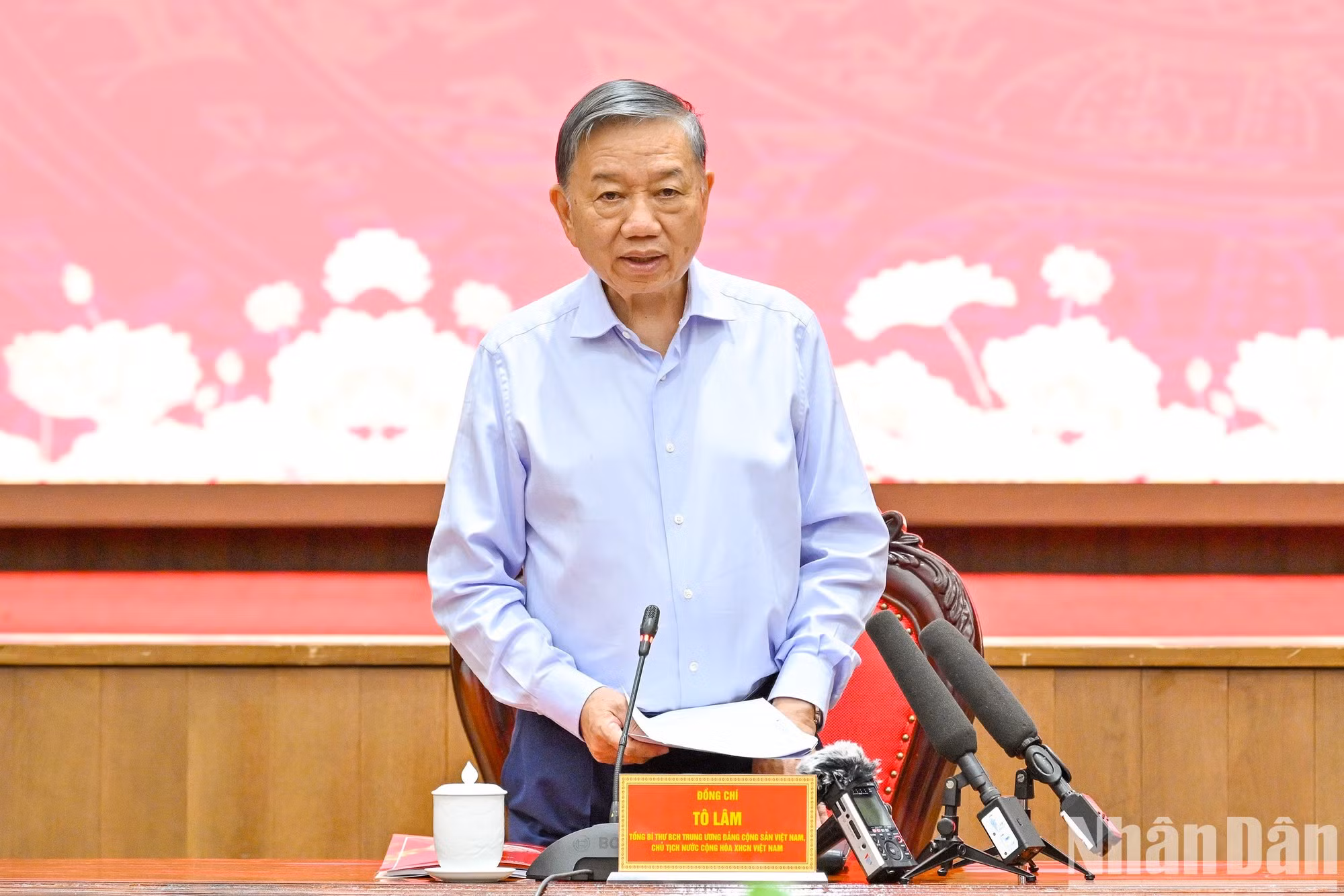 El secretario general del PCV y presidente de Vietnam, To Lam, pronuncia un discurso de orientación en la reunión.
