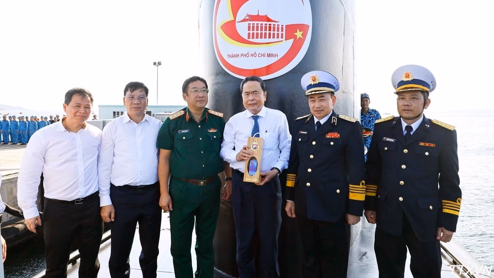[Foto] Presidente de la Asamblea Nacional visita la Armada Popular de Vietnam