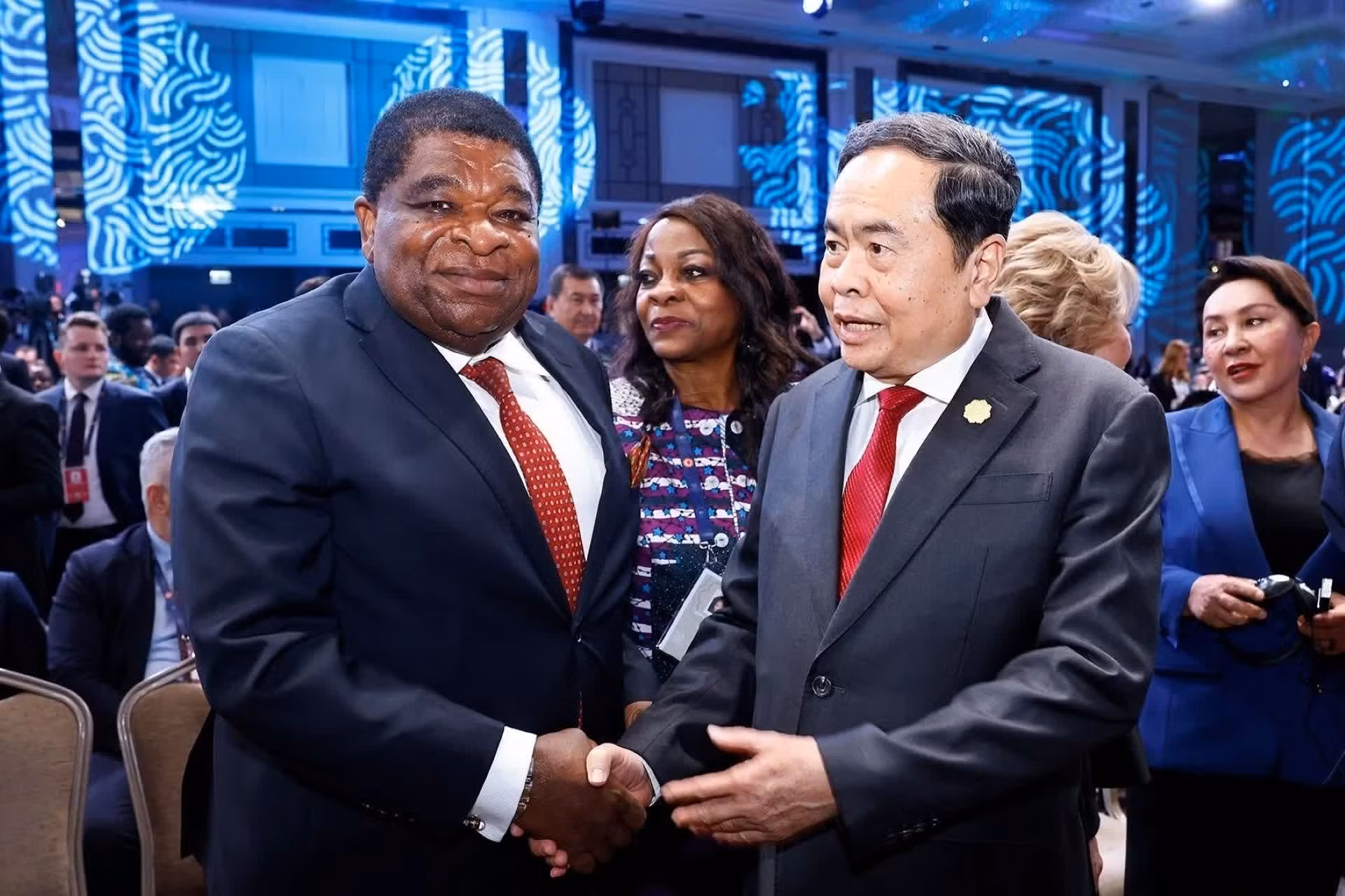 El presidente de la ANV, Tran Thanh Man,y el secretario general de la UIP, Martin Chungong. (Foto: Doan Tan/VNA)