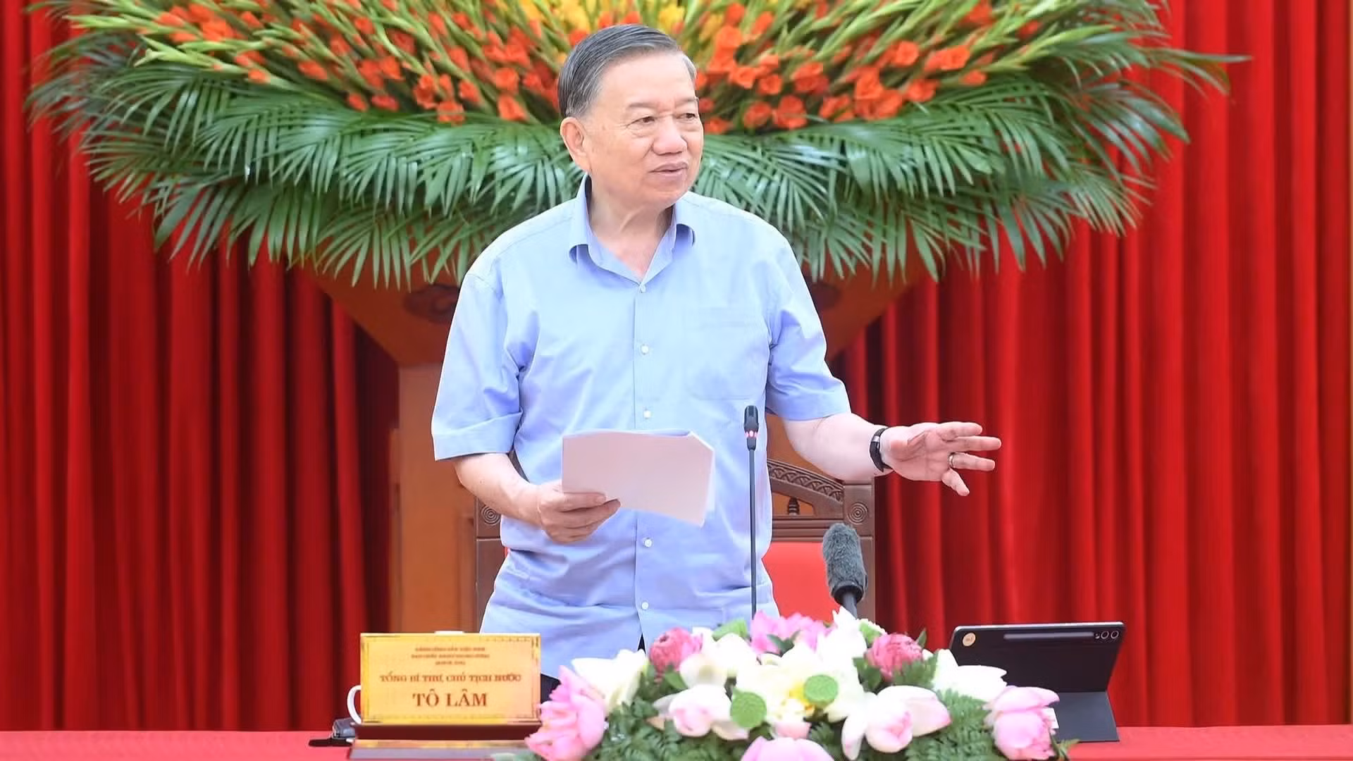 El secretario general del Partido Comunista y presidente de Vietnam, To Lam, preside la reunión de trabajo. 