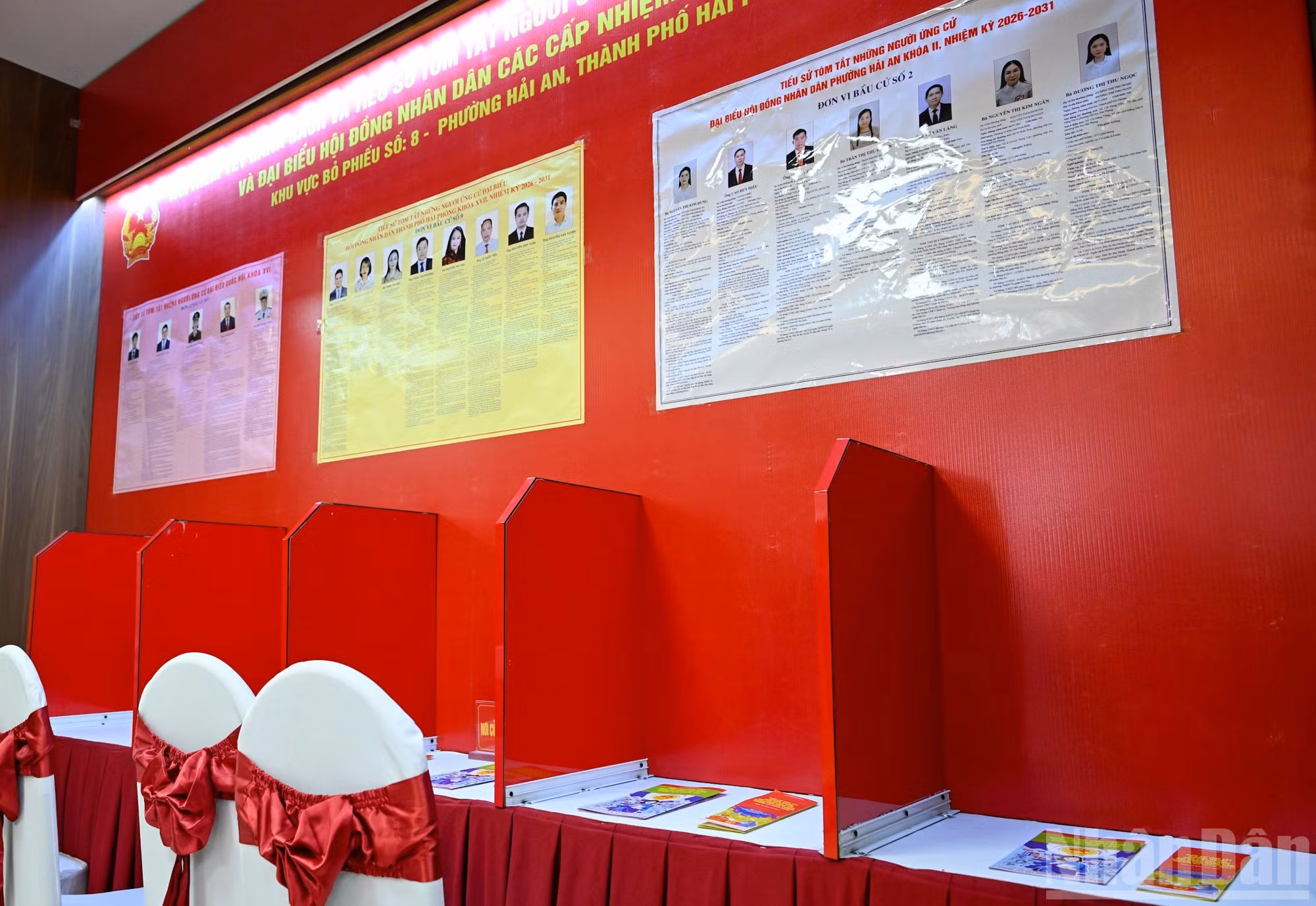 Lugar donde se exhibe la lista resumida de los candidatos en la mesa electoral número 8, barrio de Hai An, de la ciudad de Hai Phong. (Foto: Duy Linh)