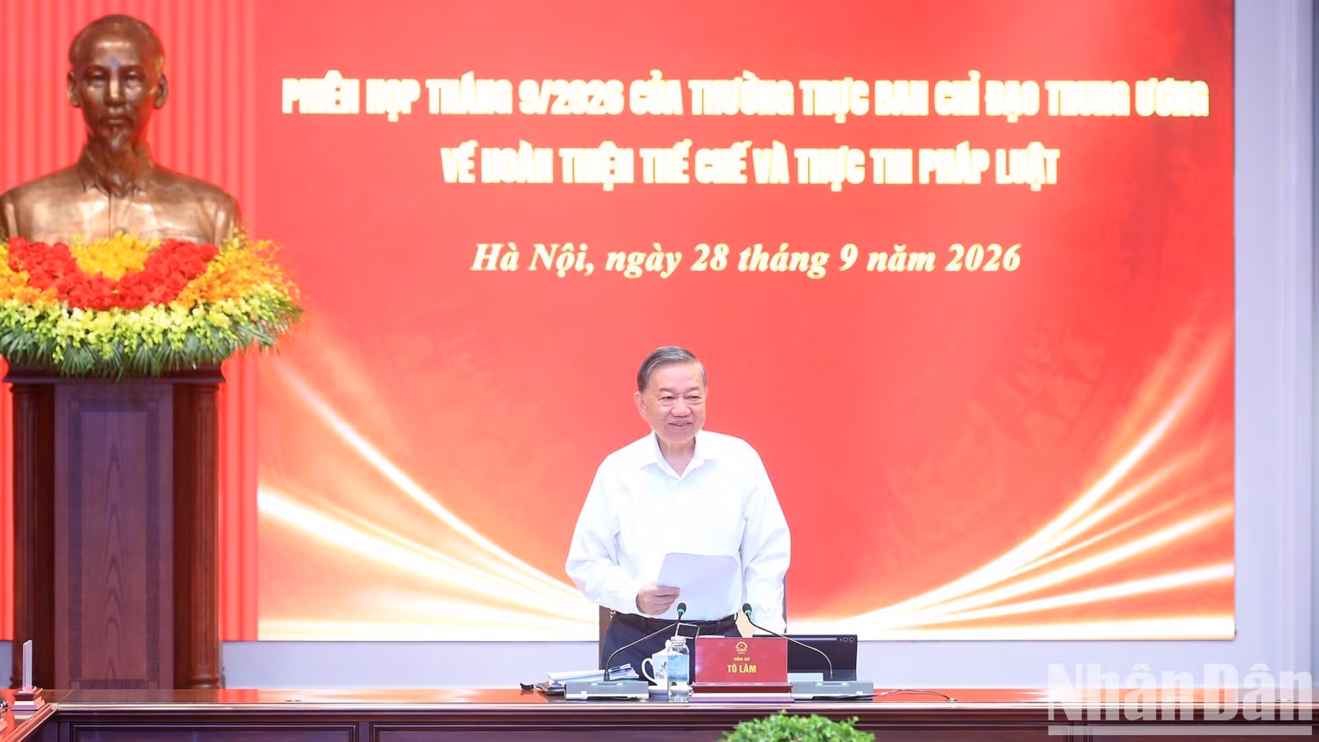 El secretario general del PCV y presidente de Vietnam, To Lam, preside la reunión.