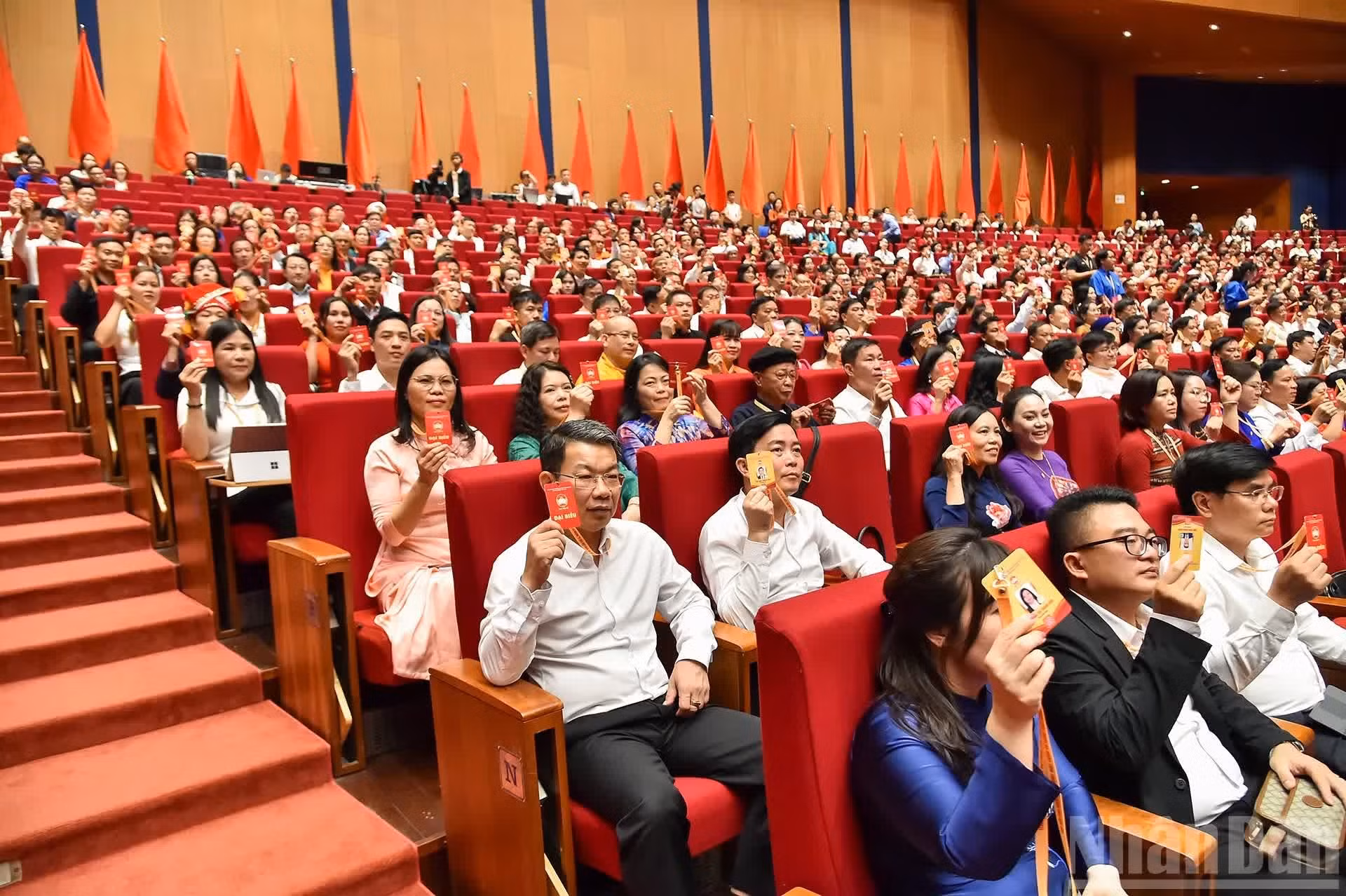 Los delegados votan durante la sesión preparatoria.