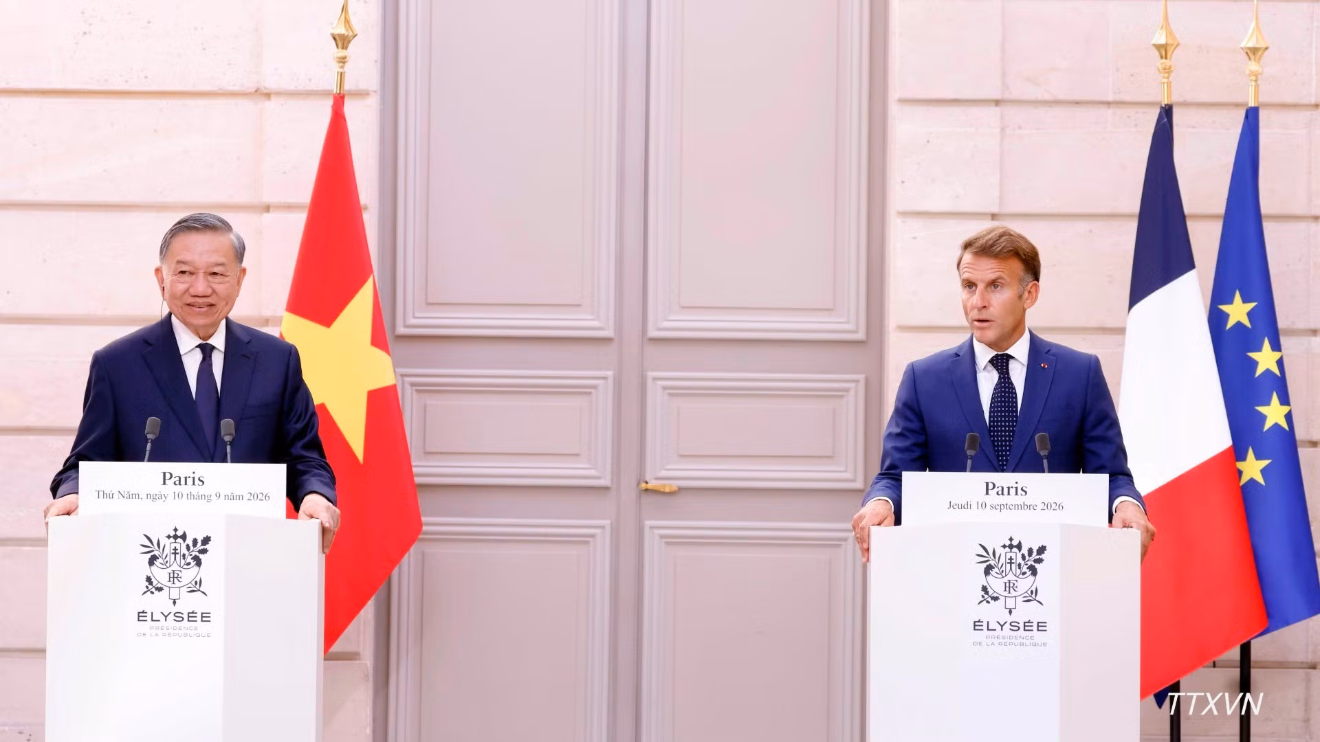 [Foto] Máximo dirigente vietnamita y presidente francés se reúnen con la prensa