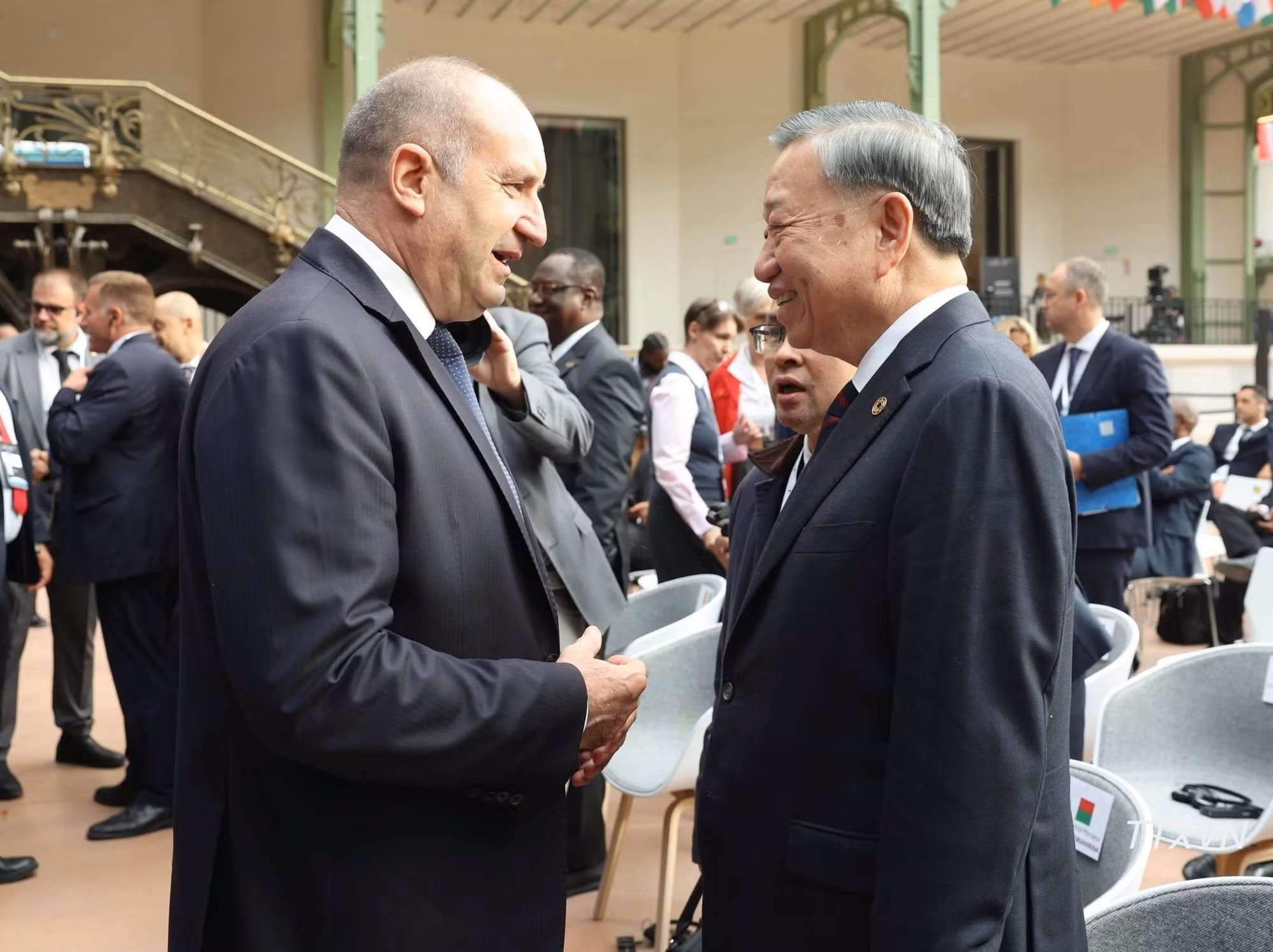 To Lam y el primer ministro de Bulgaria, Rumen Radev, participan en la Cumbre Espacial. (Foto: VNA)
