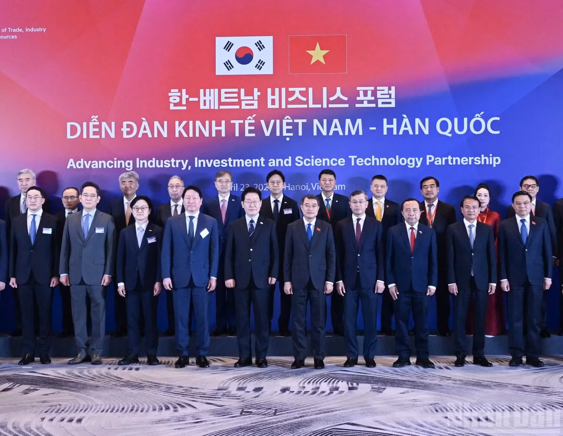 [Foto] Primer ministro vietnamita y presidente surcoreano asisten al Foro Económico Vietnam–Corea del Sur
