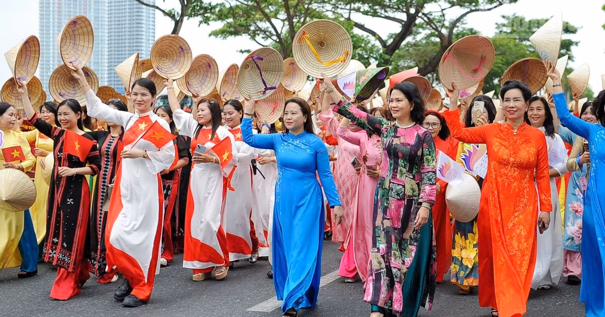 [Foto] Nutria participación en desfile de ao dai en Da Nang