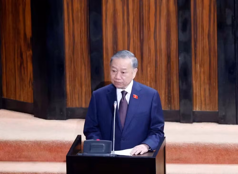 El secretario general del PCV y presidente de Vietnam, To Lam, pronuncia un discurso en el Parlamento de Sri Lanka. (Foto: Thong Nhat/VNA)