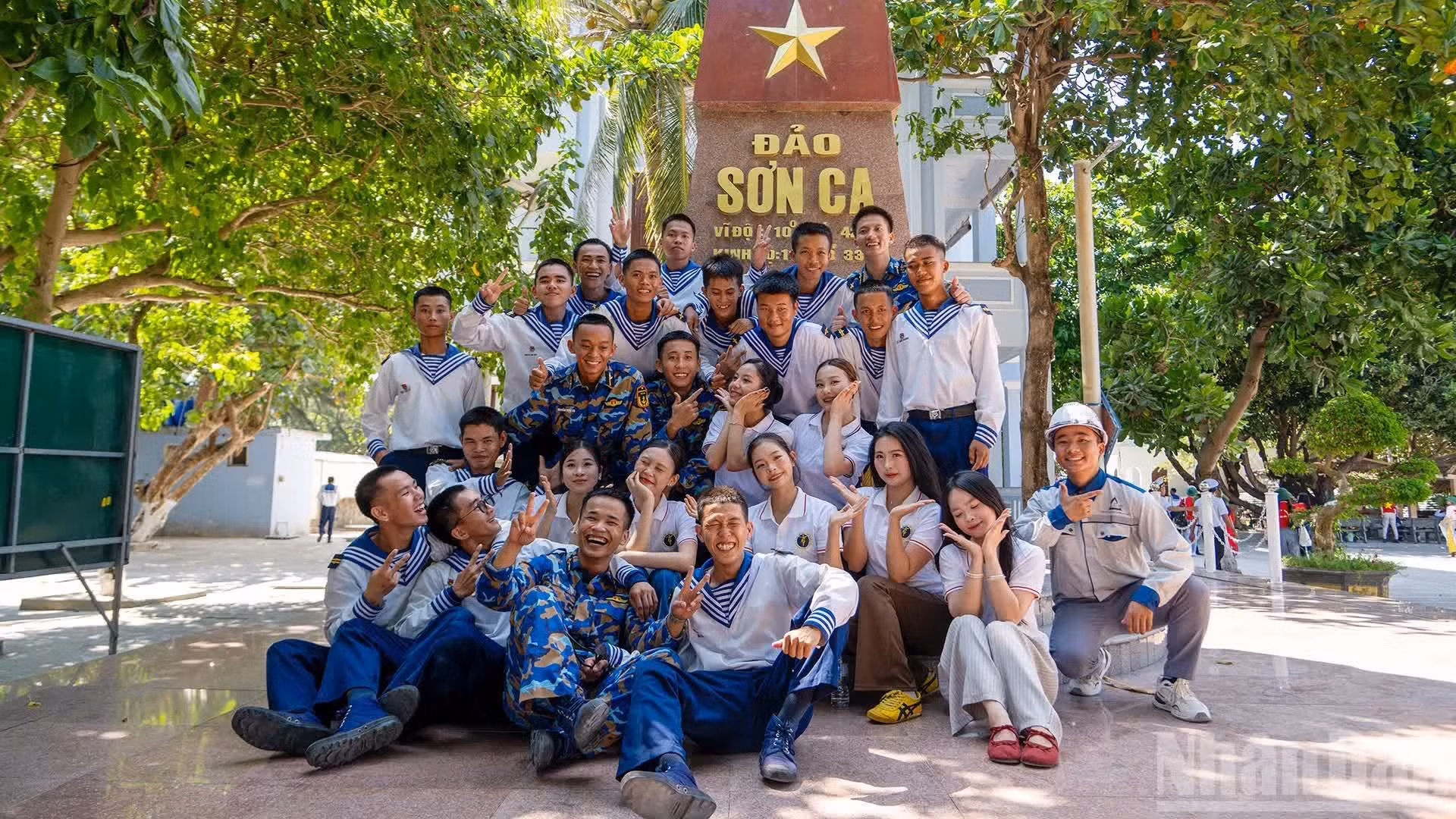 [Foto] Jóvenes llevan arte y energía a Truong Sa