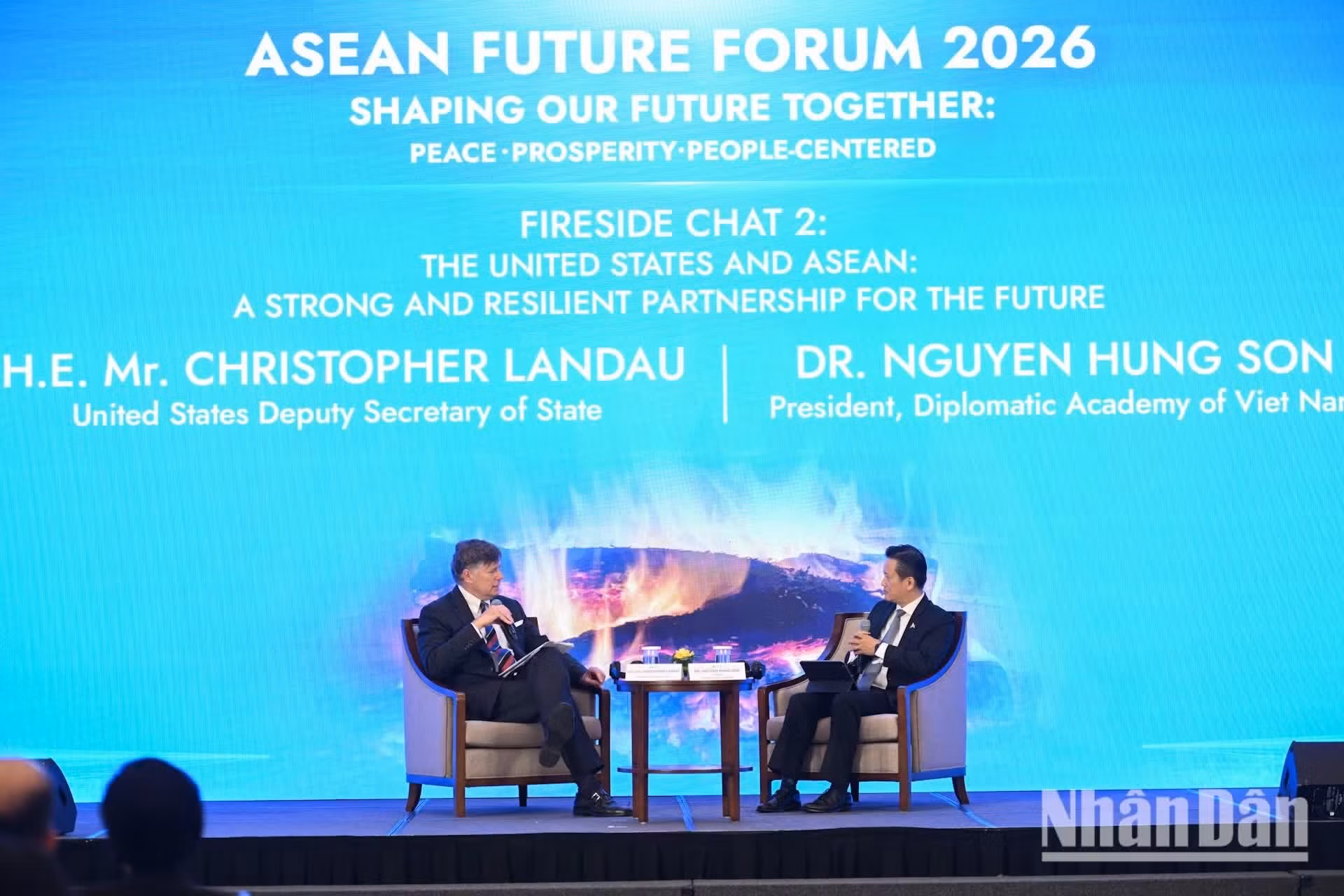 Landau reafirma el compromiso de su país de robustecer las relaciones con Vietnam y la cooperación con la Asean. En su primera visita a Vietnam, expresa su satisfacción por los avances de los vínculos entre ambos países.