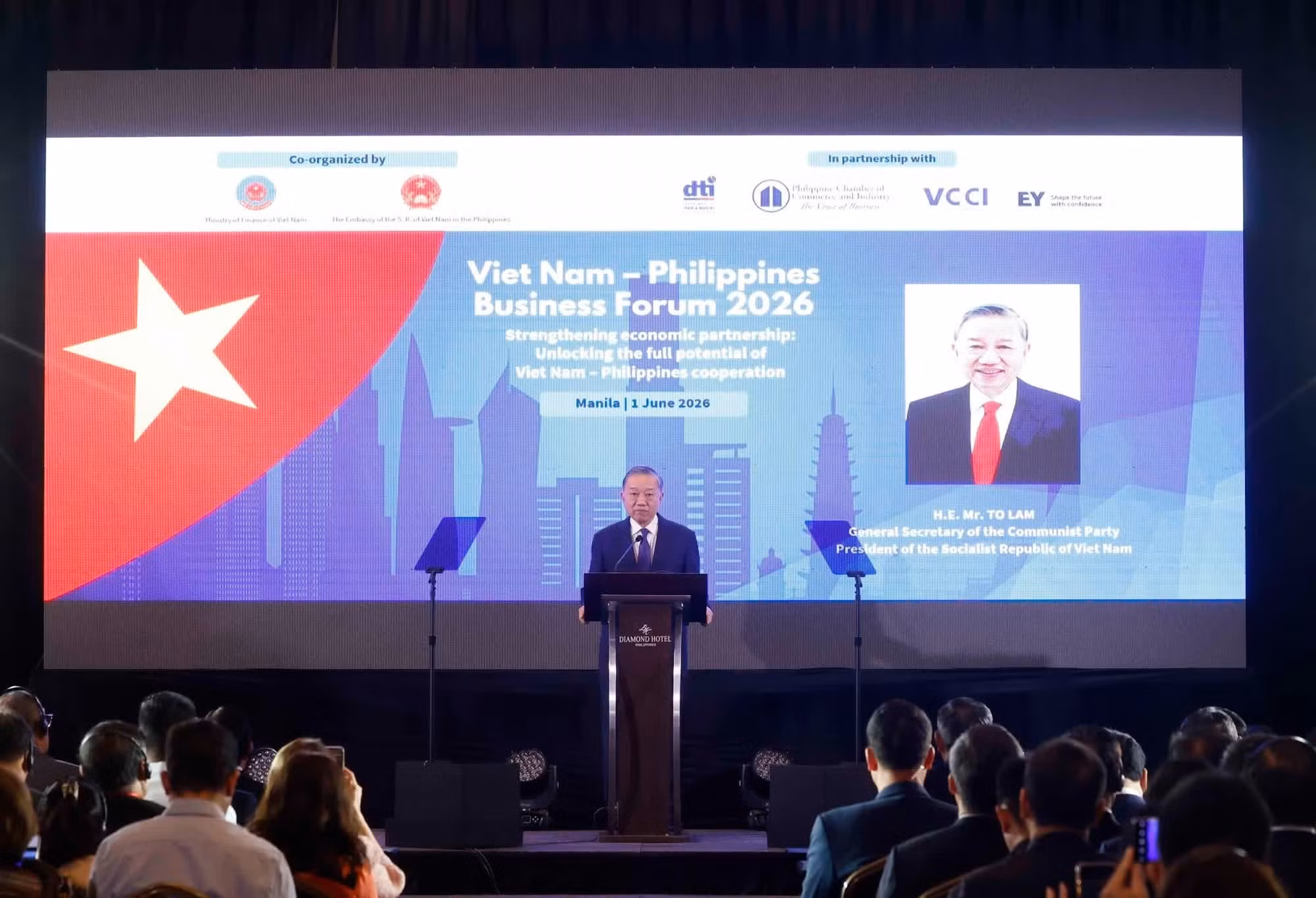 El secretario general del Partido Comunista y presidente de Vietnam, To Lam, habla en la cita. (Foto: VNA)