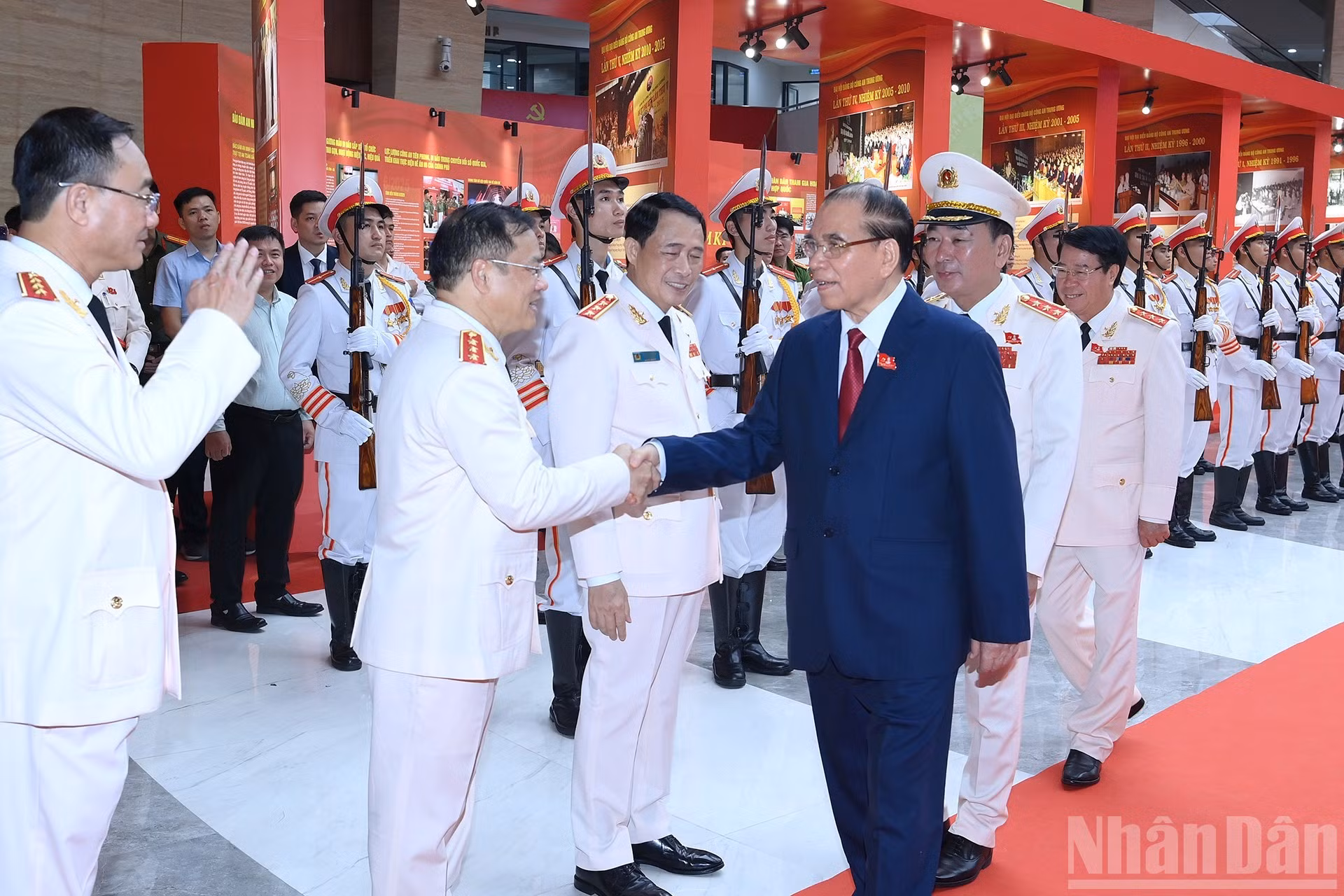 El exsecretario general del PCV, Nong Duc Manh, asiste a la Asamblea.