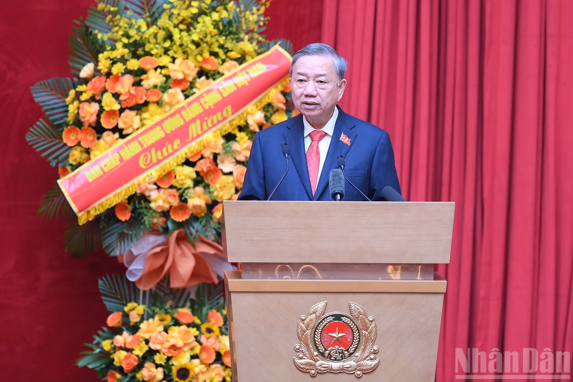El secretario general del PCV, To Lam, pronuncia un discurso de orientación en la ceremonia.