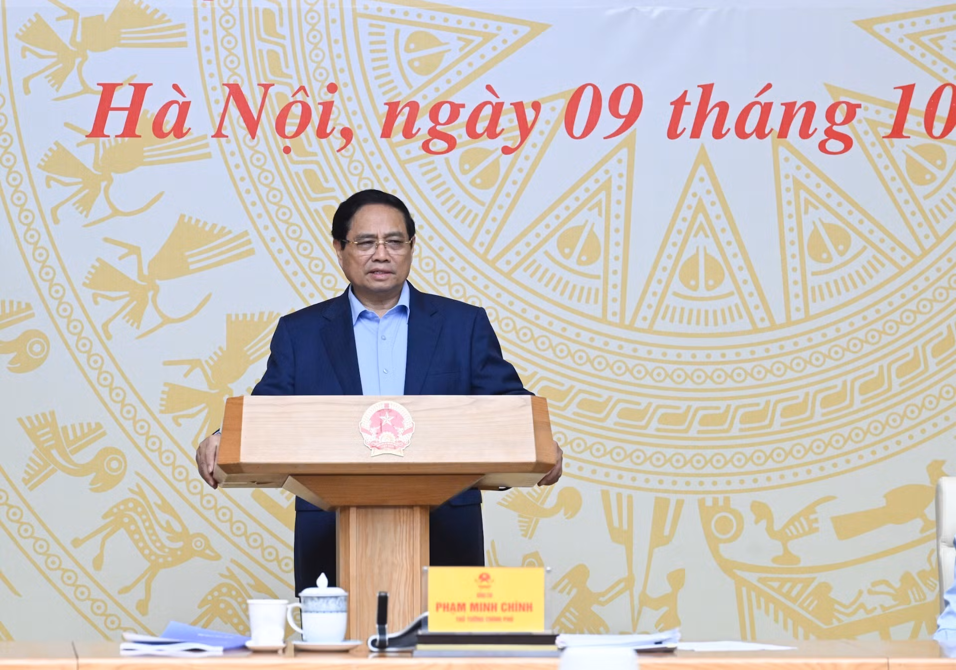 El primer ministro vietnamita, Pham Minh Chinh, pronuncia un discurso en el evento.