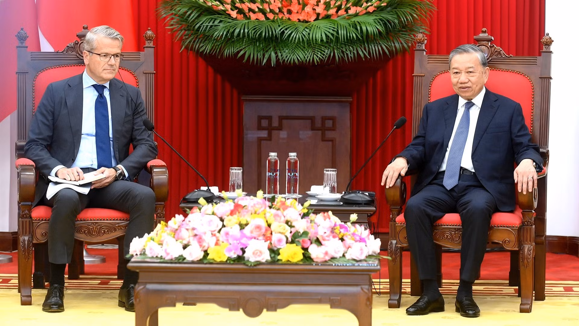 [Foto] Líder partidista vietnamita recibe a director general de grupo de Dinamarca