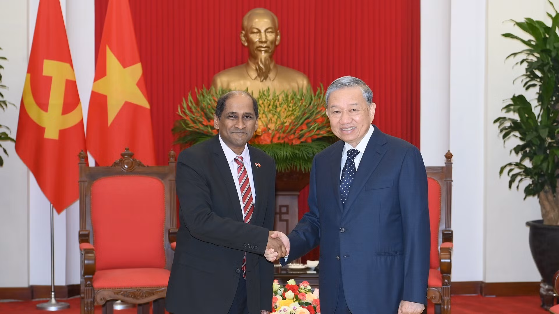[Foto] Líder partidista vietnamita recibe a saliente embajador de Singapur