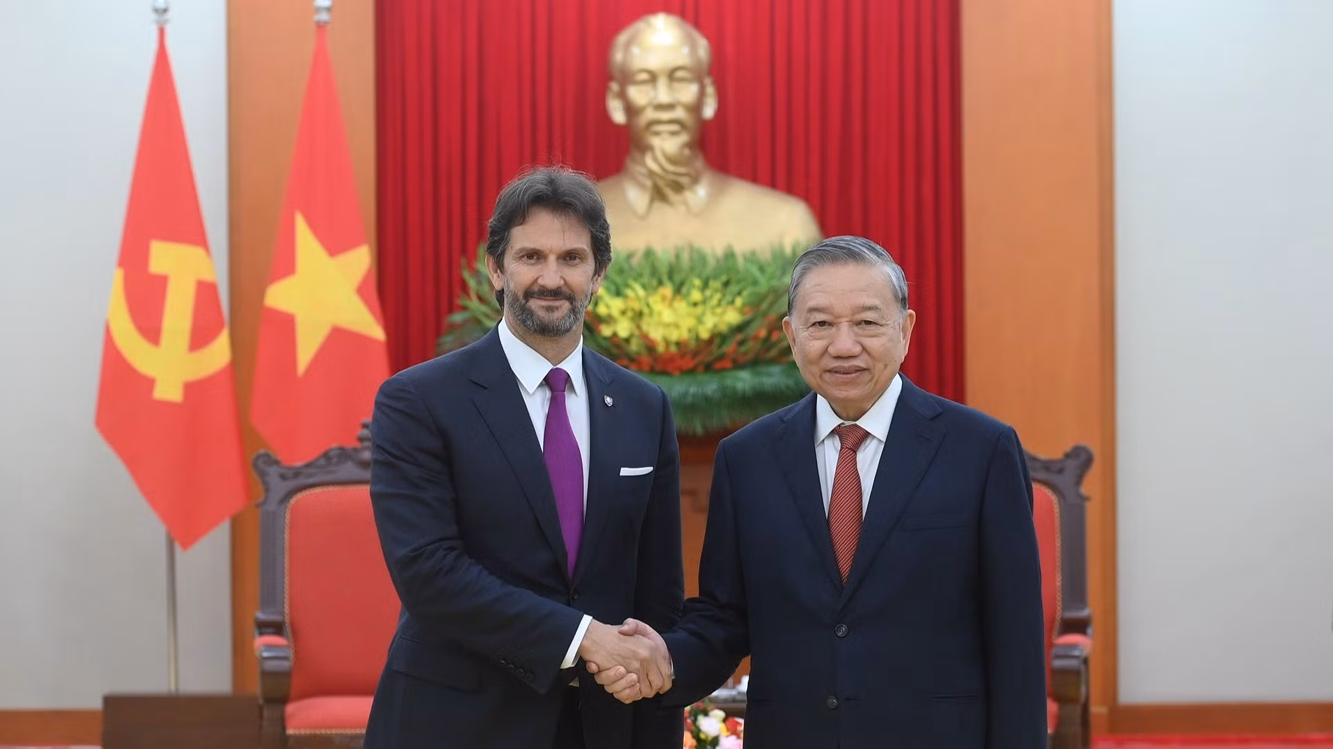 [Foto] Líder partidista vietnamita recibe a vicepremier y ministro de defensa de Eslovaquia