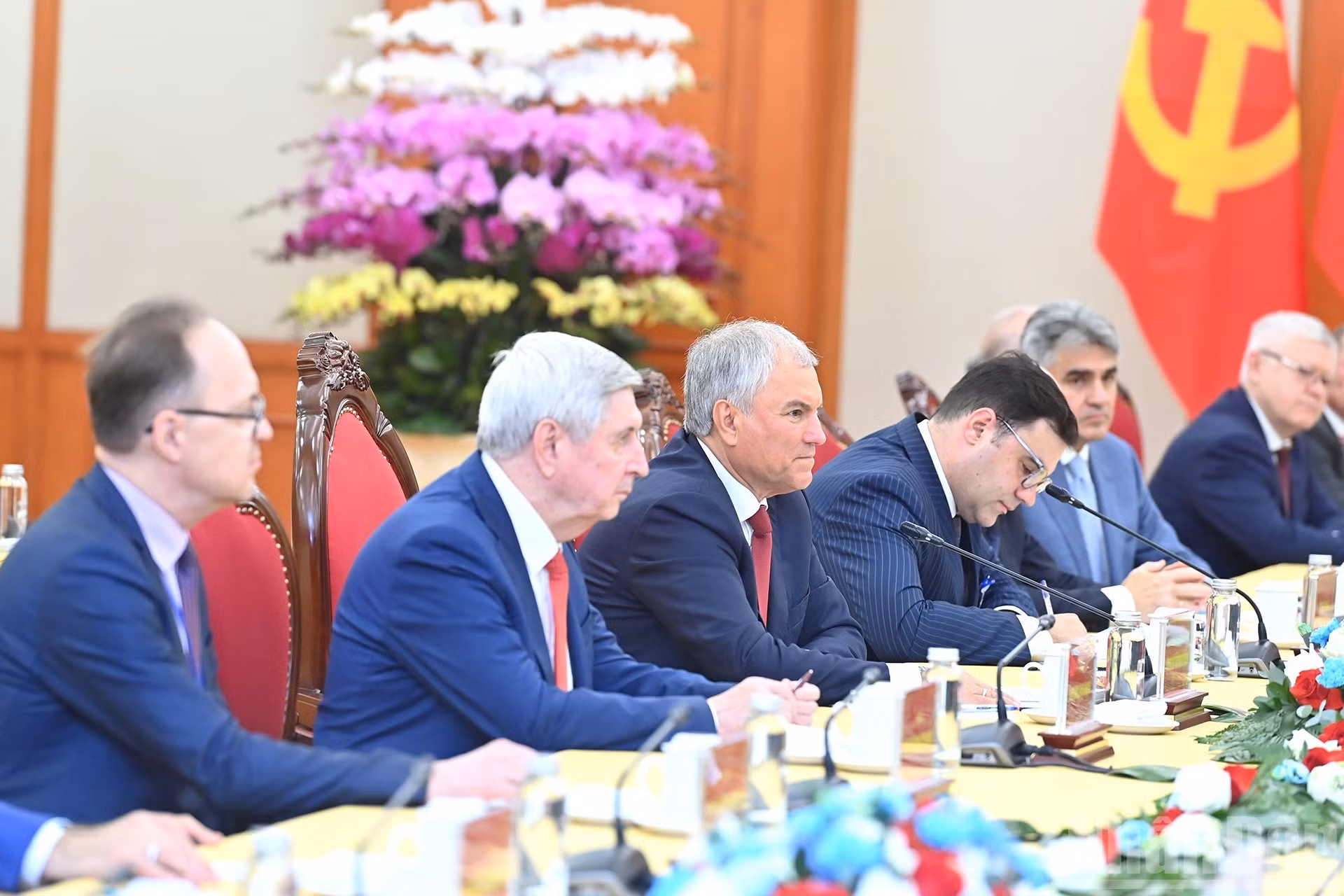 El presidente de la Duma Estatal de Rusia, Vyacheslav Volodin, habla en la reunión.