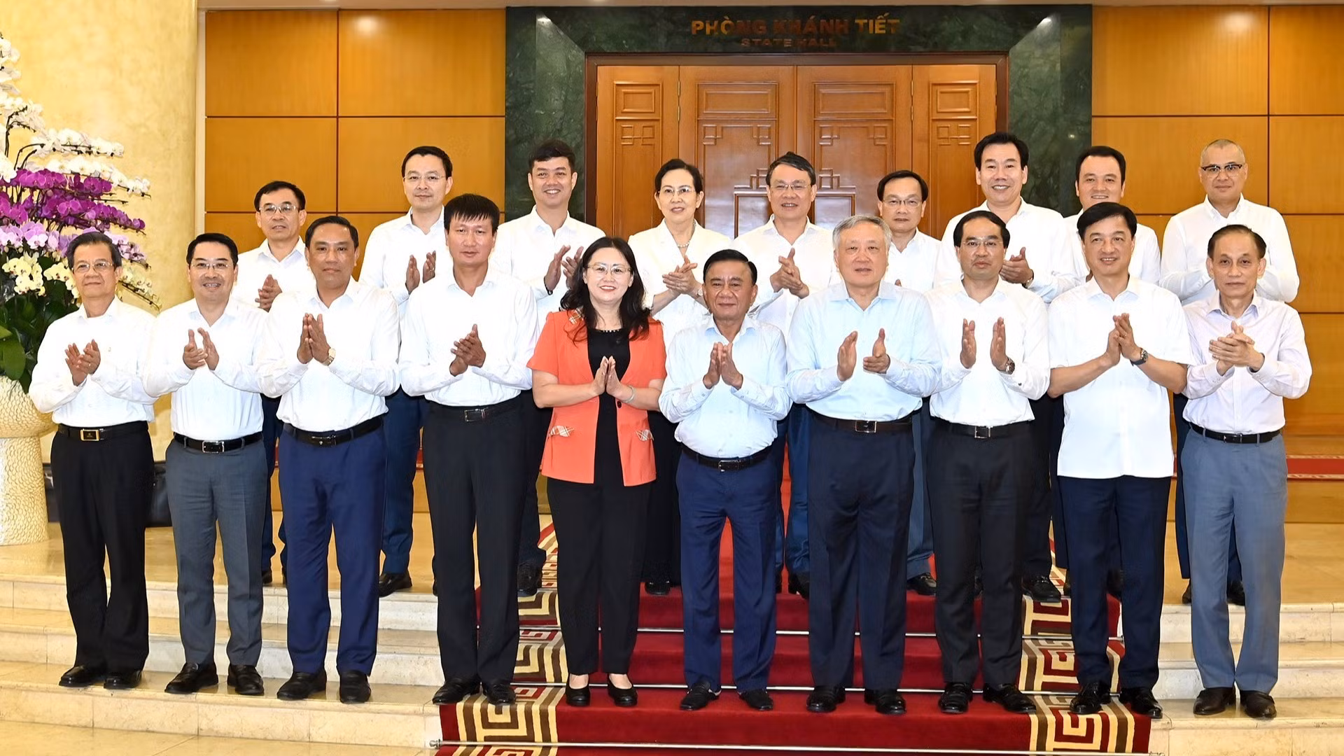 [Foto] Buró Político trabaja con Junta Permanente de Comité del Partido de provincia de Lao Cai