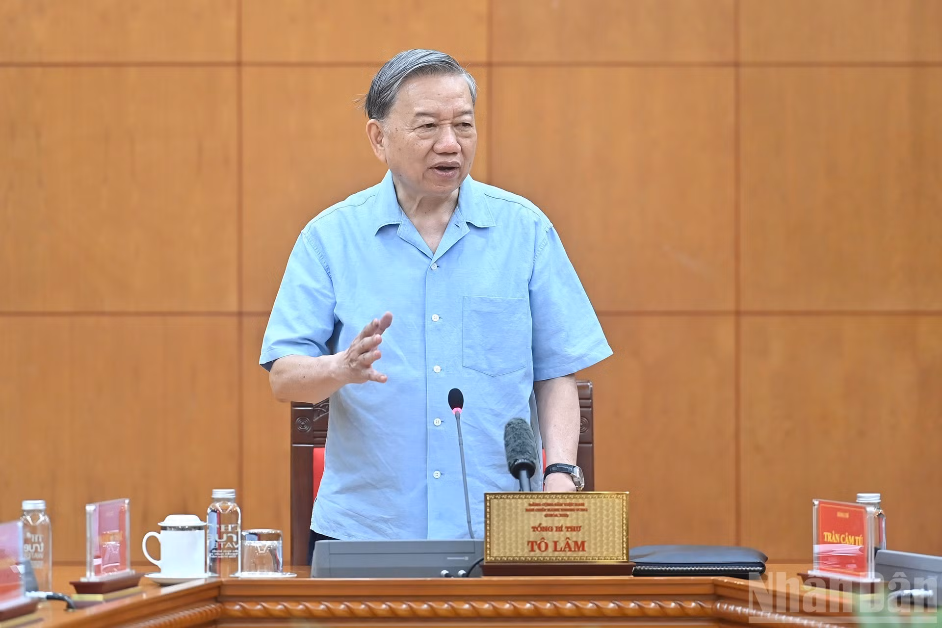El secretario general del Partido Comunista de Vietnam, To Lam, da las palabras de cierre.
