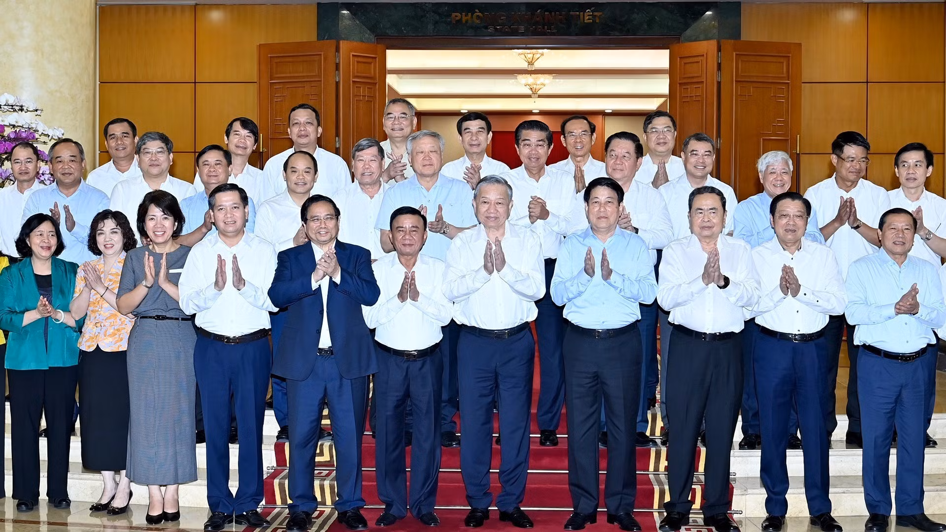 [Foto] Dirigente vietnamita preside reunión de Buró Político con Junta Permanente de Comité partidista de órganos centrales del Partido