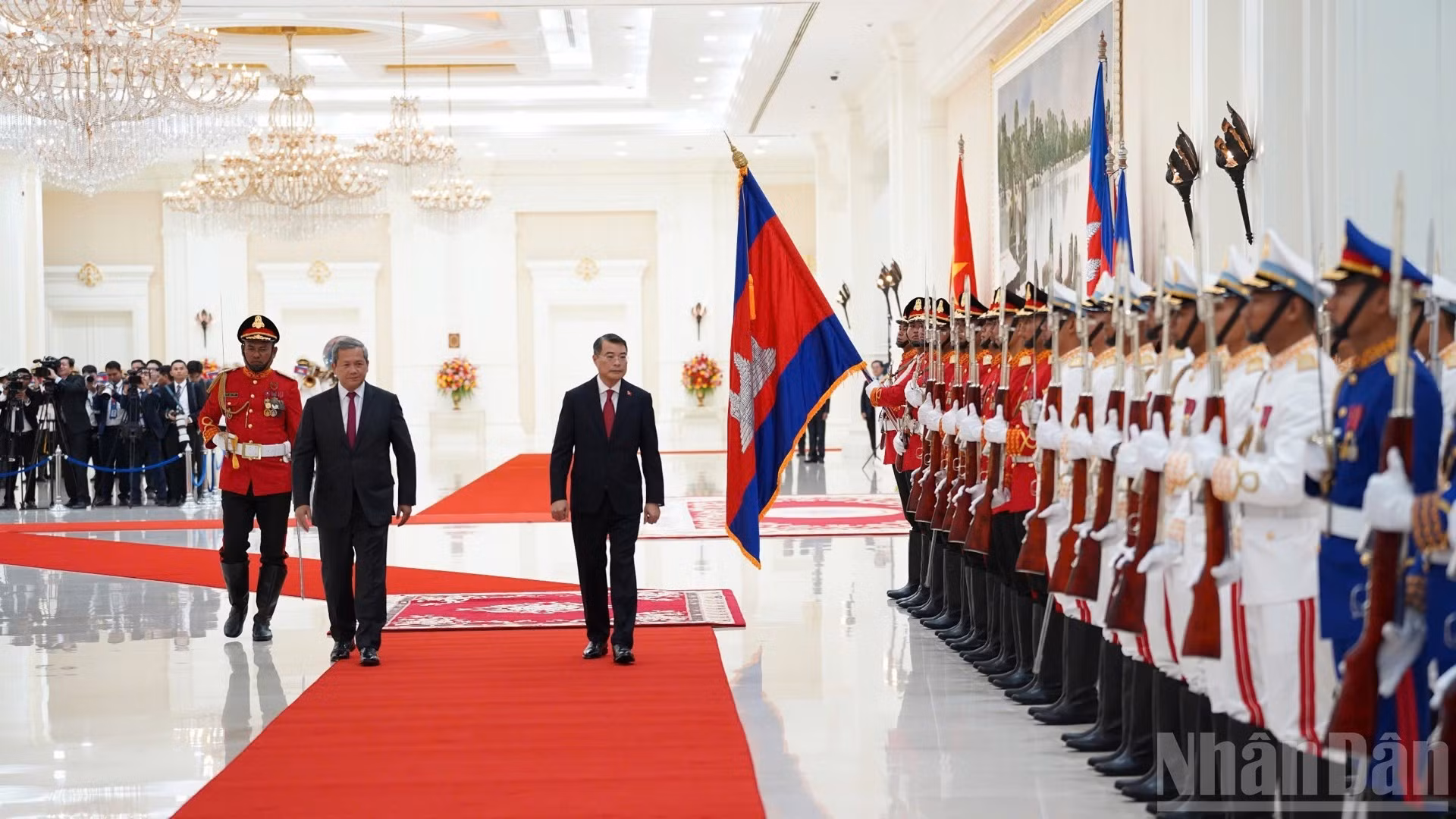 Ceremonia de bienvenida al primer ministro vietnamita, Le Minh Hung, en el Salón Kravan del Palacio de la Paz. (Foto: Dinh Truong)