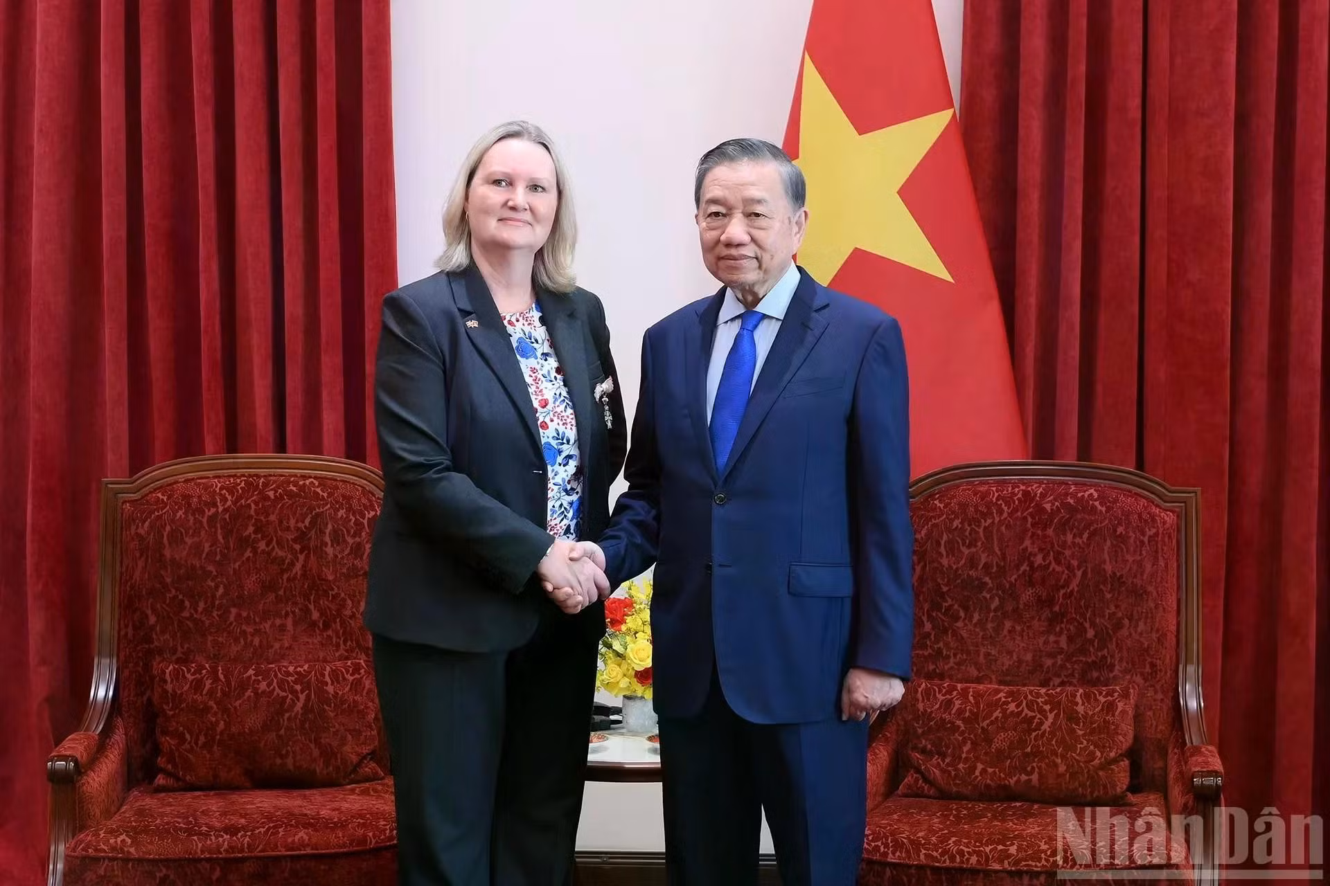 El secretario general del Partido Comunista y presidente de Vietnam, To Lam, recibe las cartas credenciales del embajador de Dinamarca en Hanói, el 3 de octubre de 2026. (Foto: Dang Khoa)