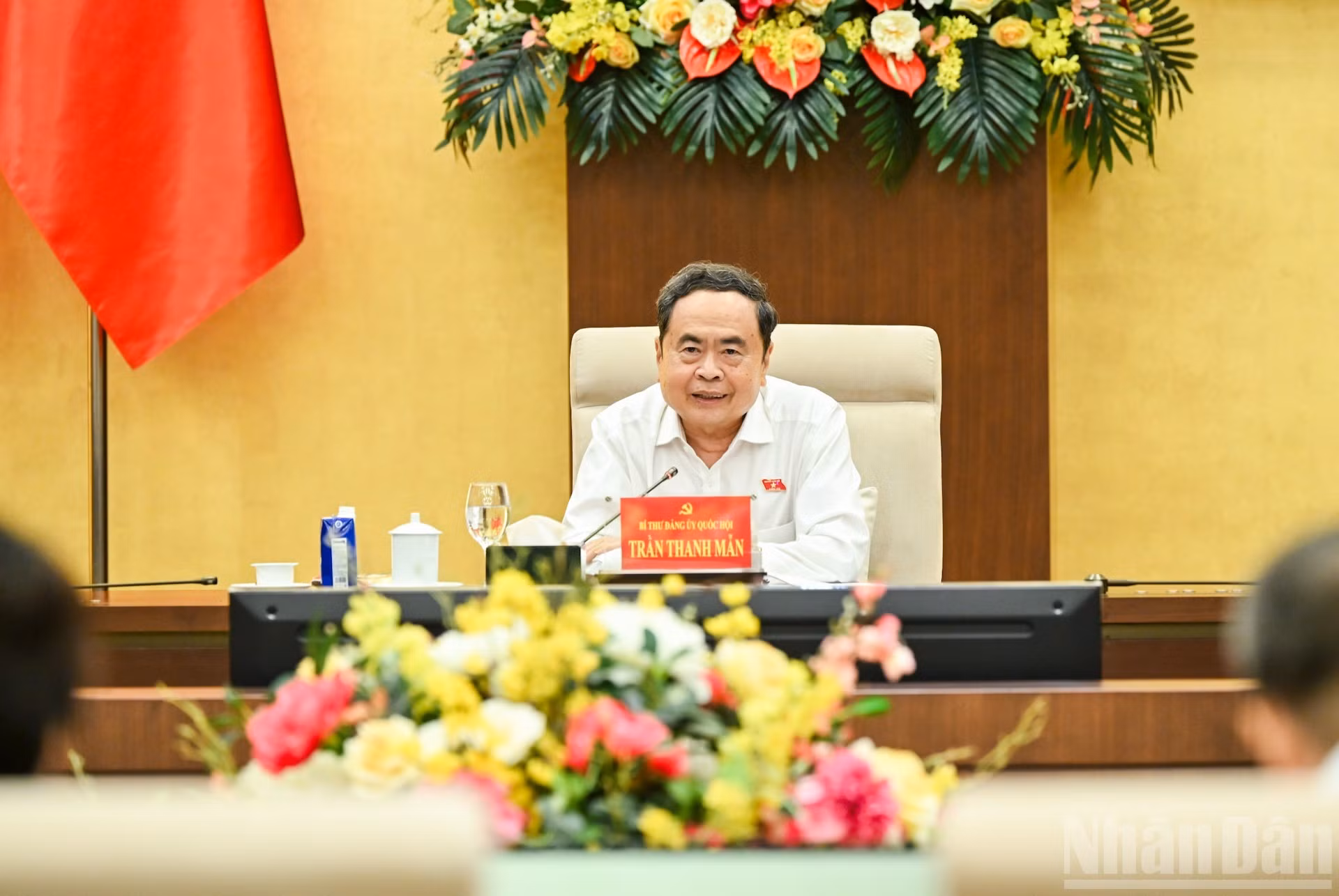 Tran Thanh Man, secretario del Comité del Partido y presidente de la Asamblea Nacional, pronuncia las conclusiones de la reunión. (Foto: Duy Linh)