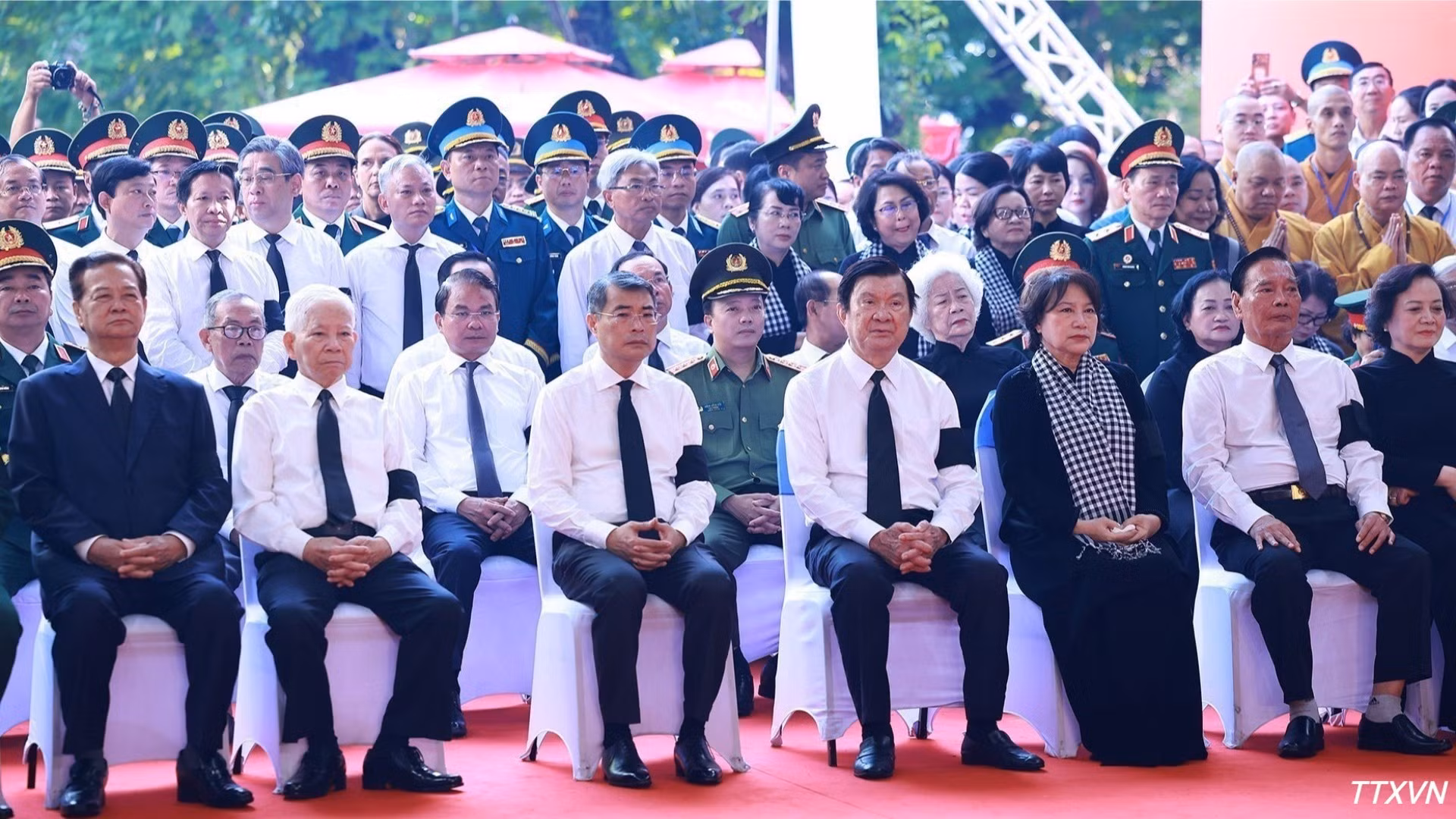 El primer ministro Le Minh Hung en la ceremonia. (Foto: VNA)