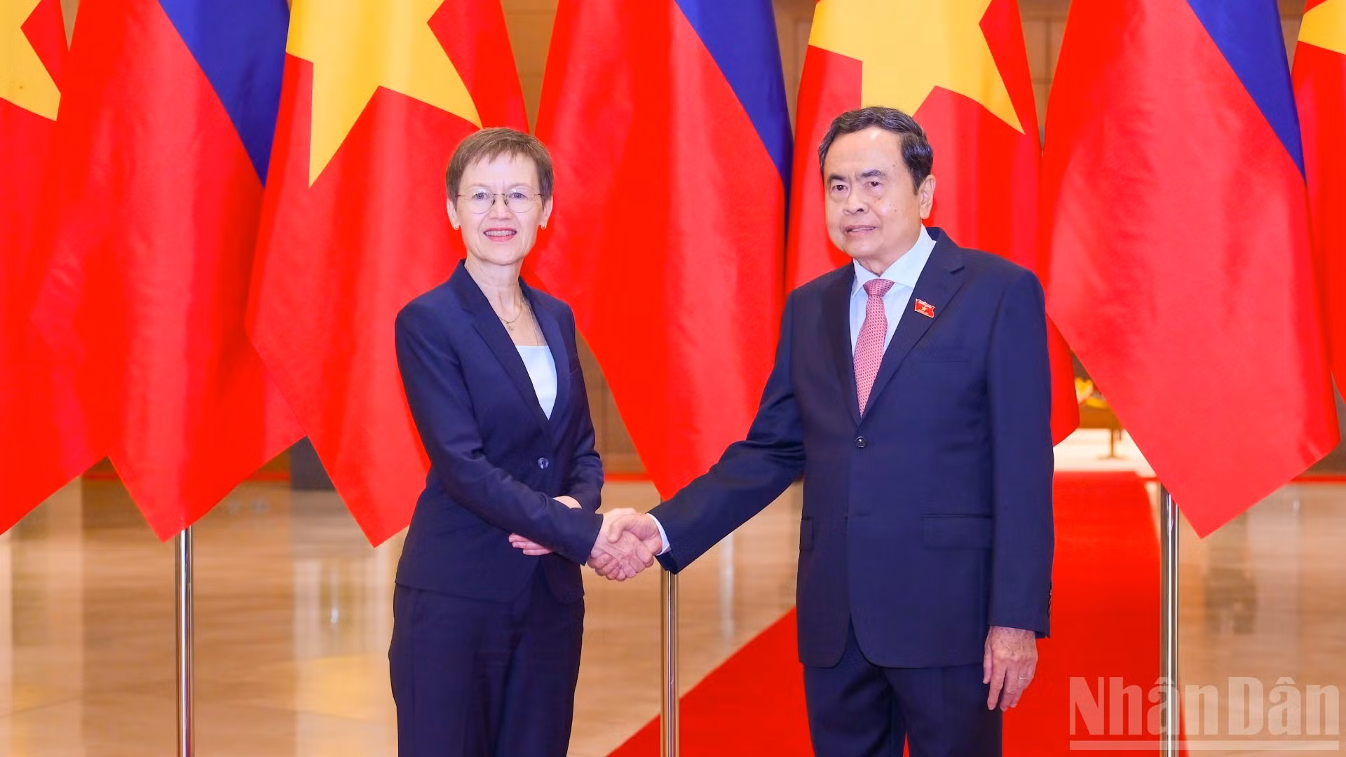 El presidente de la Asamblea Nacional de Vietnam, Tran Thanh Man, y la primera ministra del Principado de Liechtenstein, Brigitte Haas