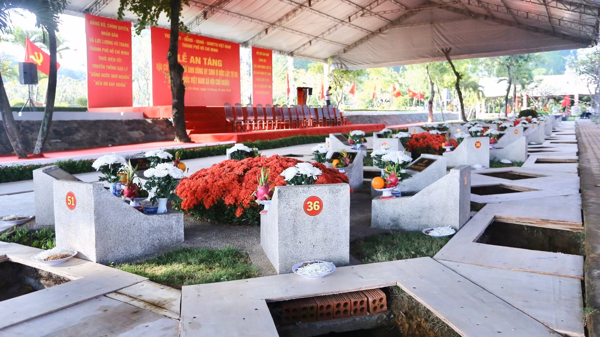 El Cementerio de los Mártires de Ciudad Ho Chi Minh recibe con honores a los soldados caídos para darles eterna sepultura.
