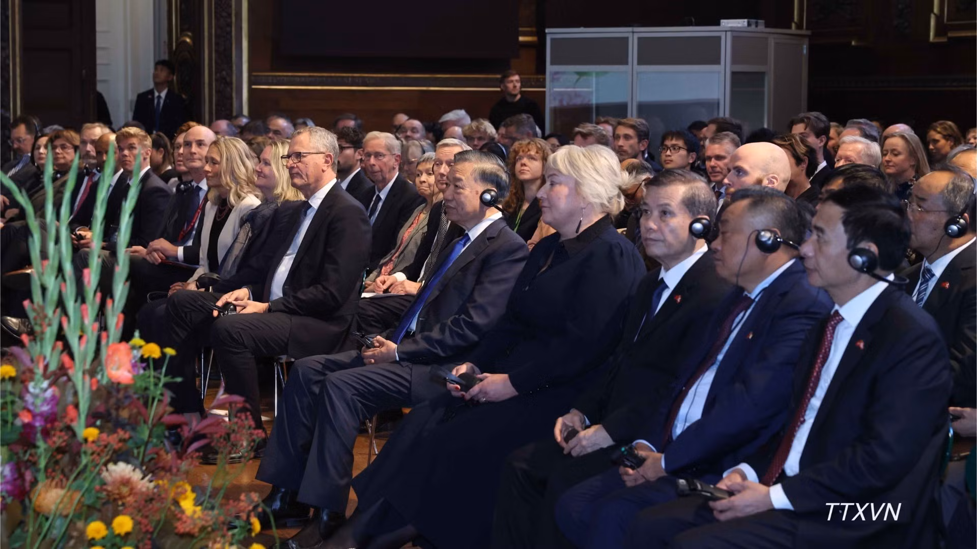 Los delegados en la cita.