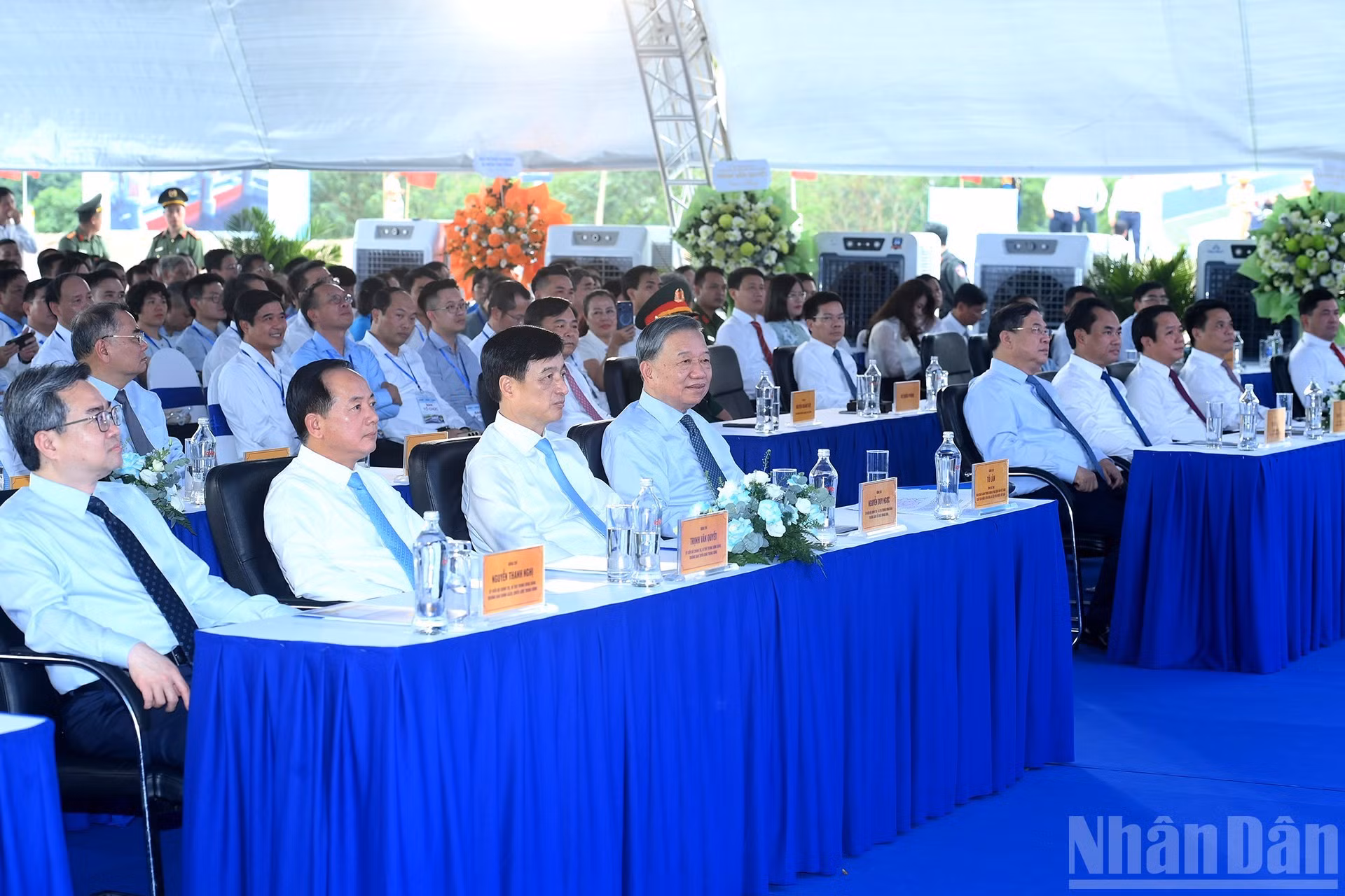 El secretario general del Partido Comunista de Vietnam y presidente del país, To Lam, y los delegados en el evento
