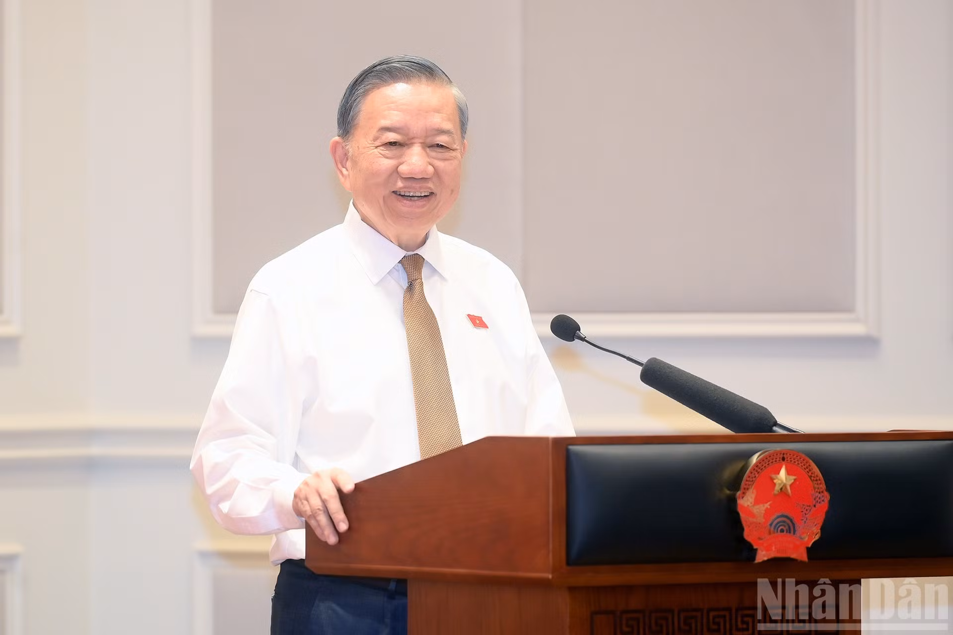 El secretario general y presidente de Vietnam, To Lam, habla en el evento.