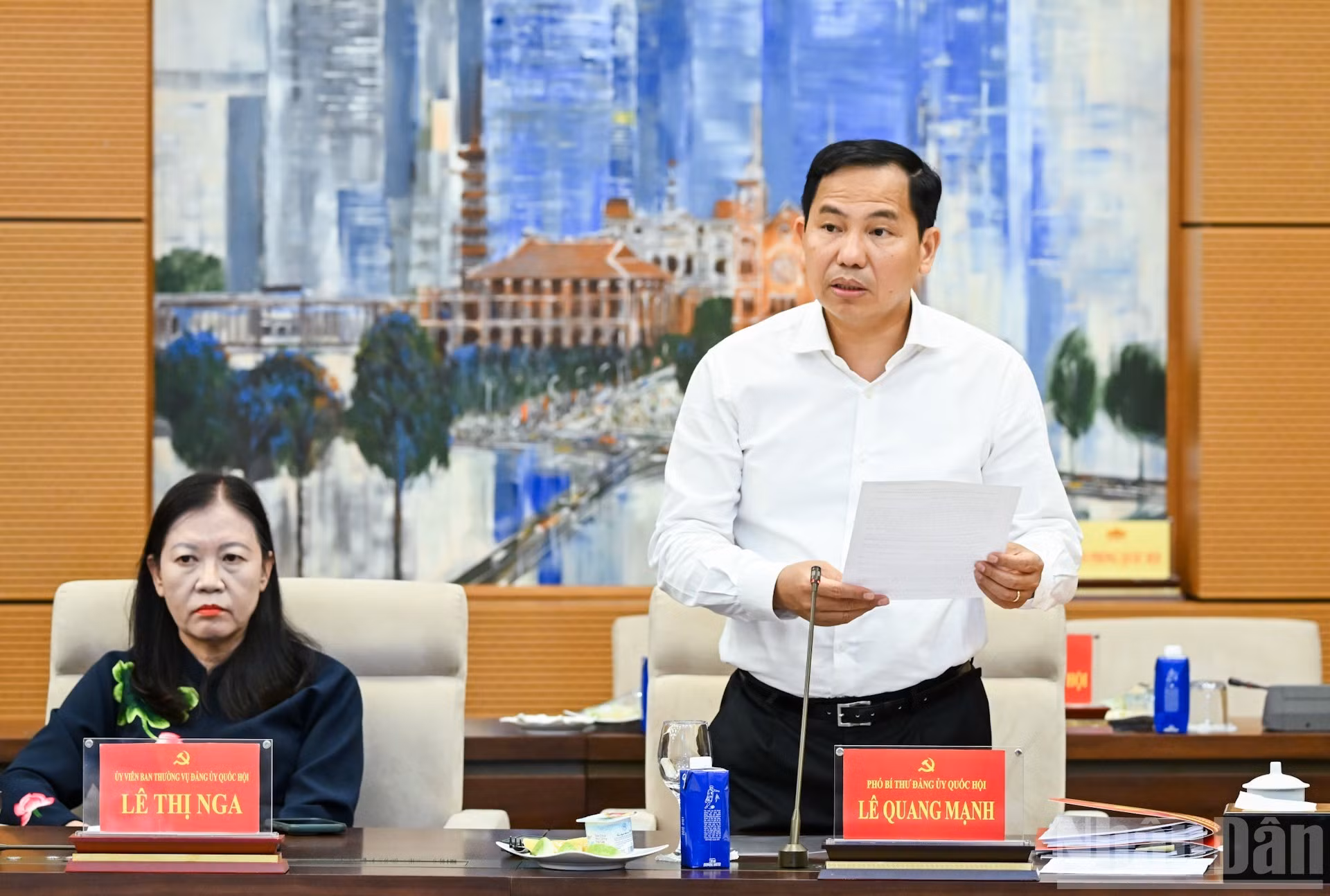 Le Quang Manh, subsecretario del Comité del Partido de la Asamblea Nacional, interviene en la cita. (Foto: Duy Linh)