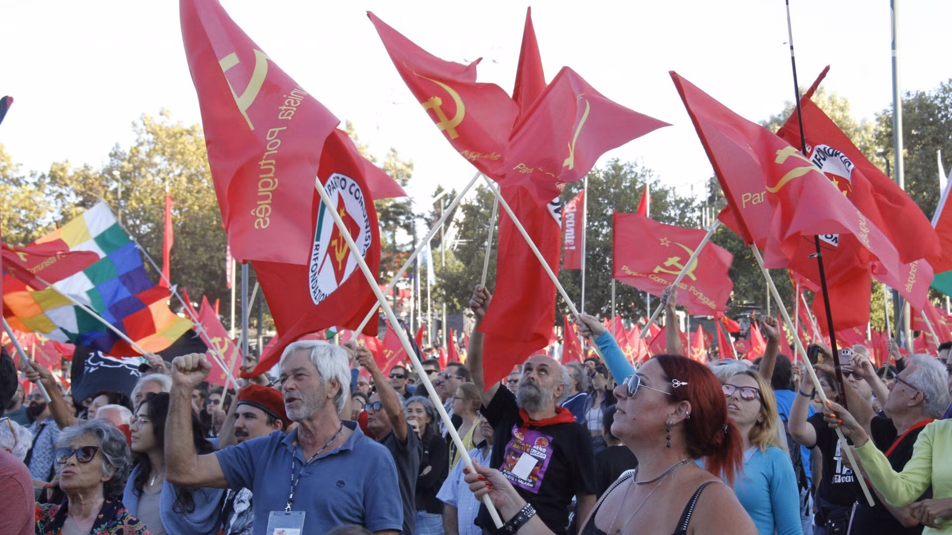 El Festival de Prensa Avante se consolida como un espacio de convergencia de diversas culturas, donde la solidaridad internacional se manifiesta con brillantez.
