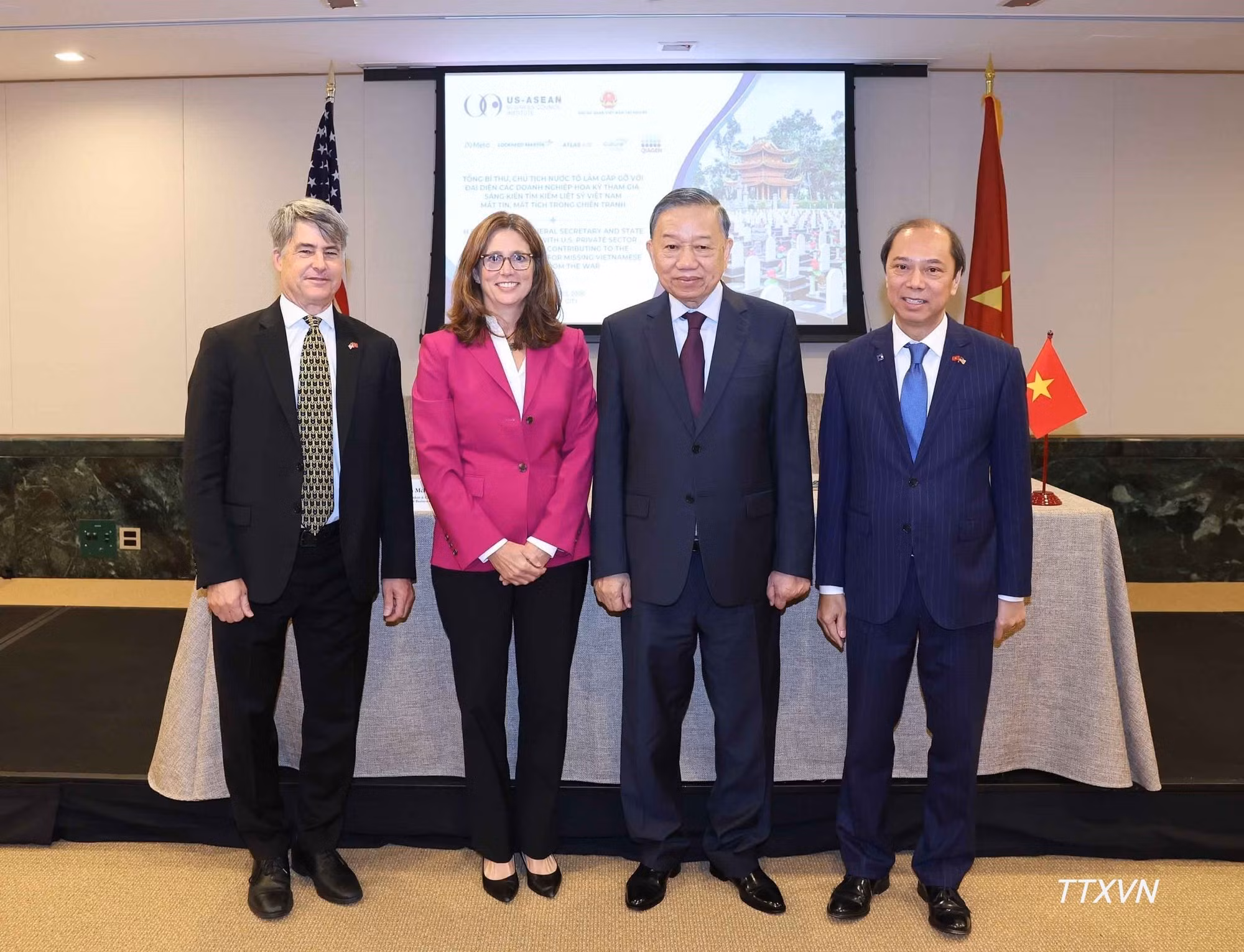 El secretario general del Partido Comunista de Vietnam y presidente del país, To Lam, y los delegados. (Foto: VNA)
