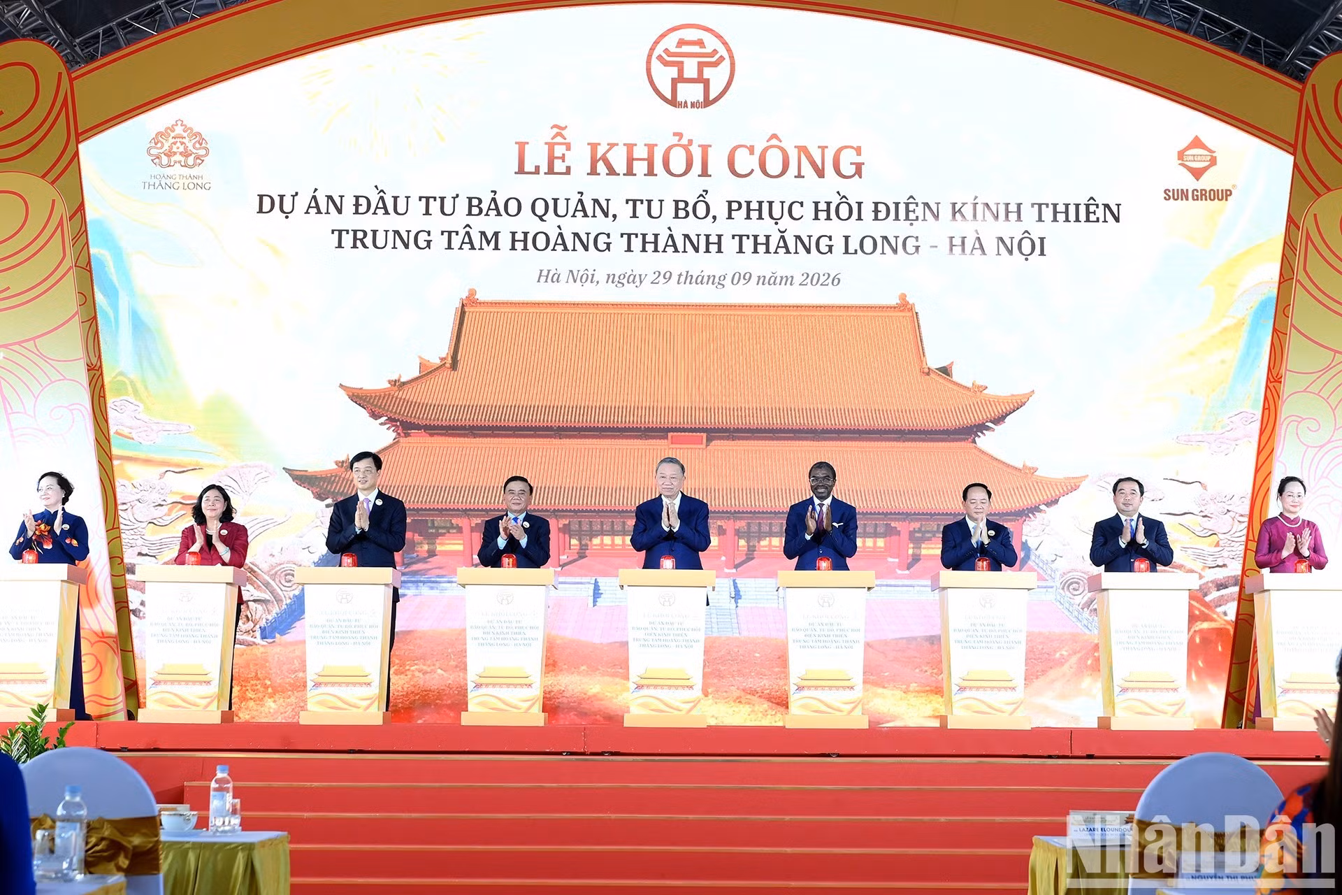El secretario general del Partido Comunista y presidente de Vietnam, To Lam, y los delegados en la ceremonia.