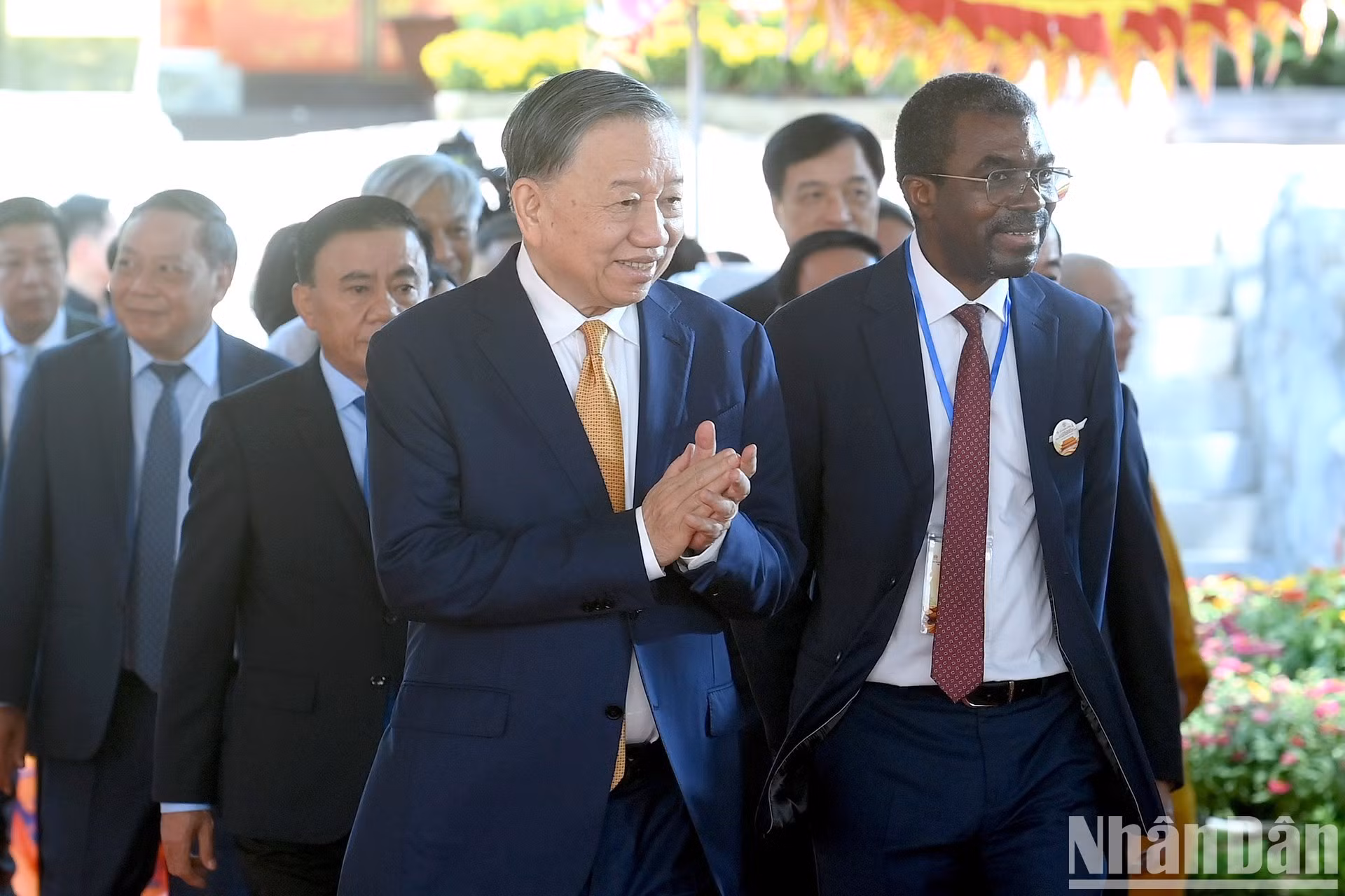El secretario general del Partido Comunista y presidente de Vietnam, To Lam, y los delegados en la cita.