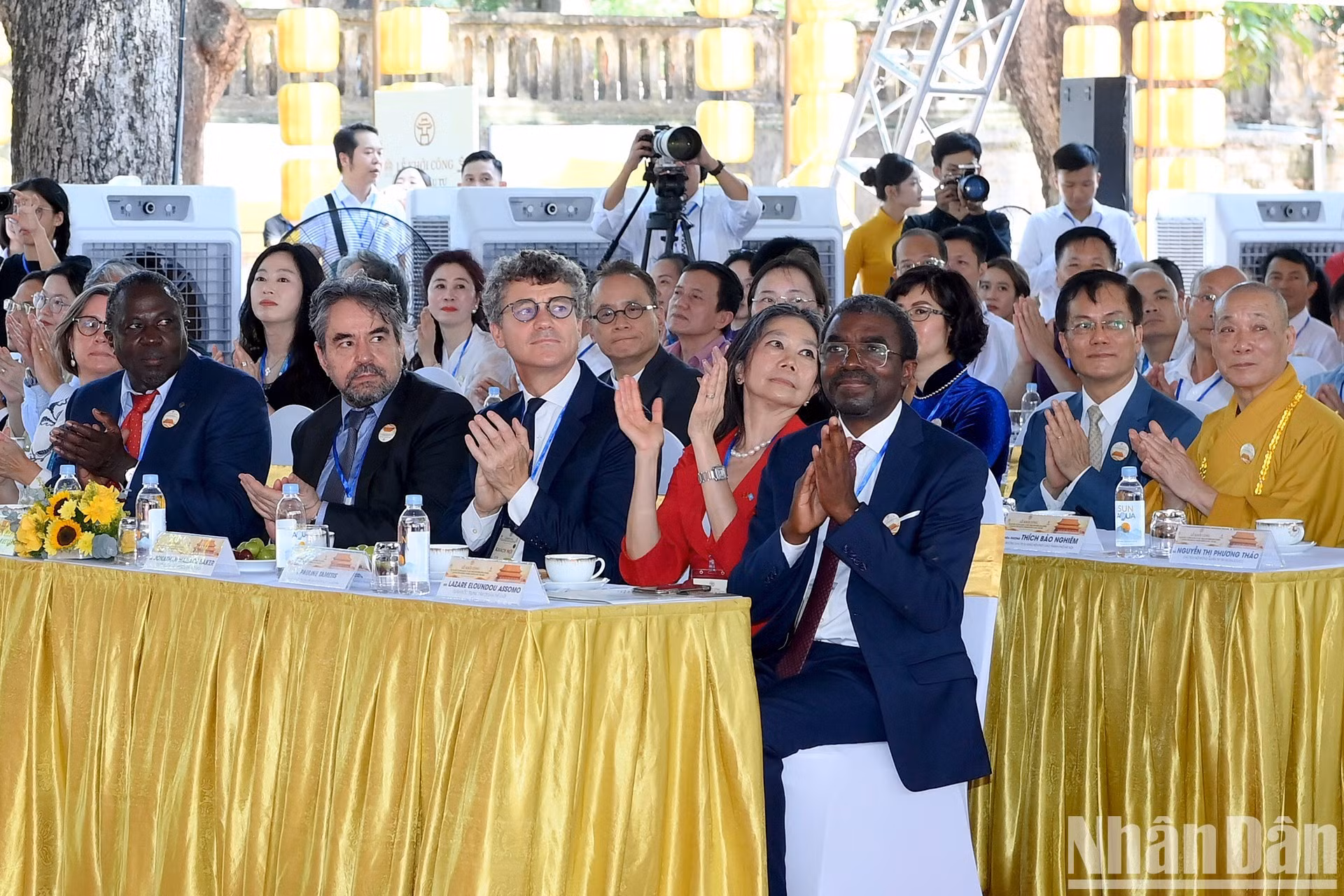 Los delegados en la ceremonia.
