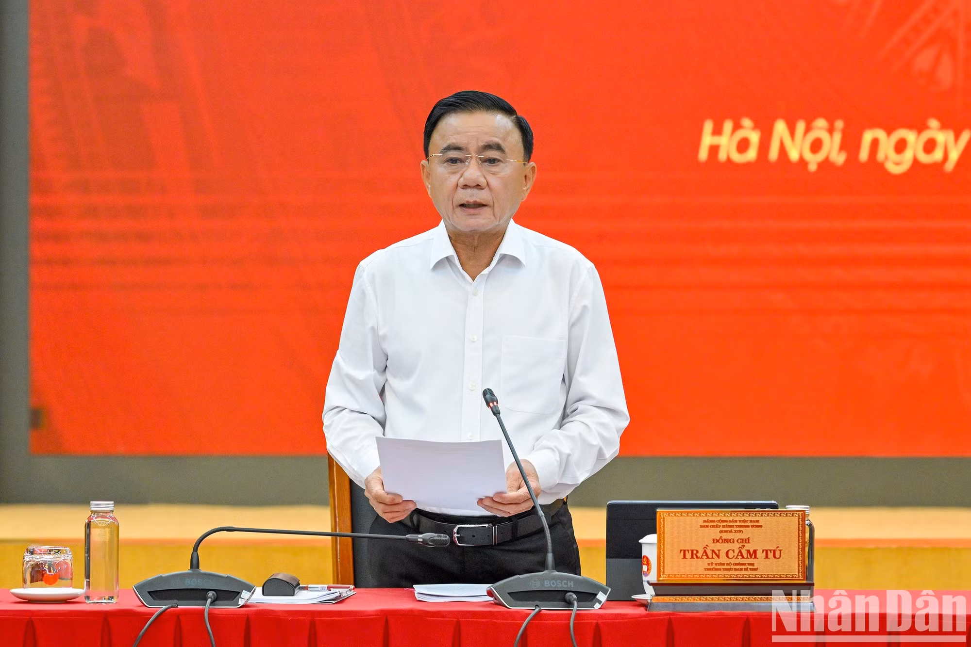 El miembro del Buró Político y permanente del Secretariado del Comité Central del Partido Comunista de Vietnam, Tran Cam Tu, habla en la cita.